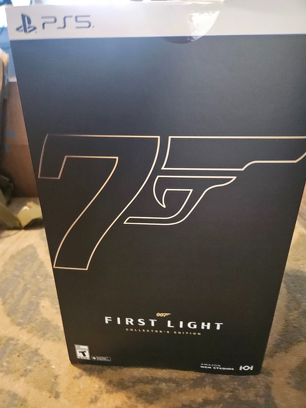 007 First Light Collector’s Edition PS5, everything in-box, brand new, in-hand