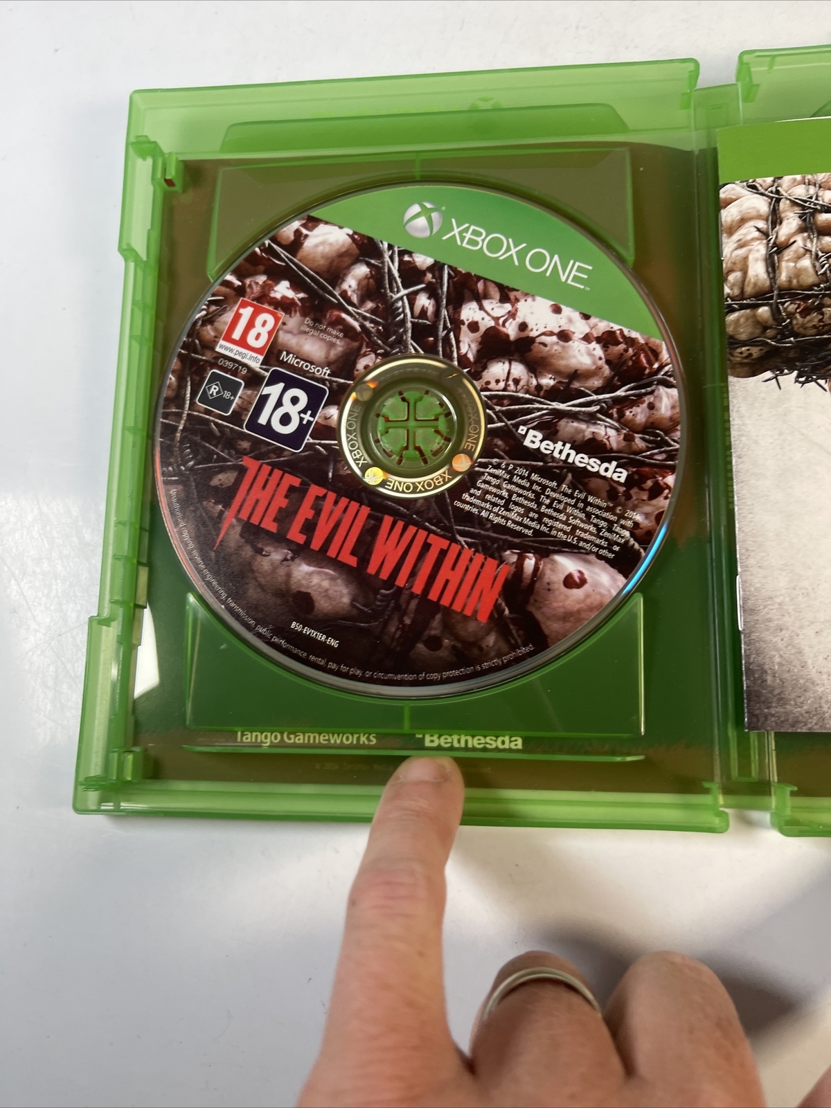 The Evil Within Microsoft Xbox One W/ Booklet Rare Video Game 18+ Horror Complet