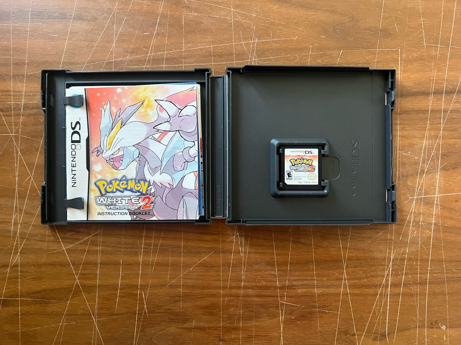 Nintendo DS Pokémon White Version 2 CIB Mint Condition