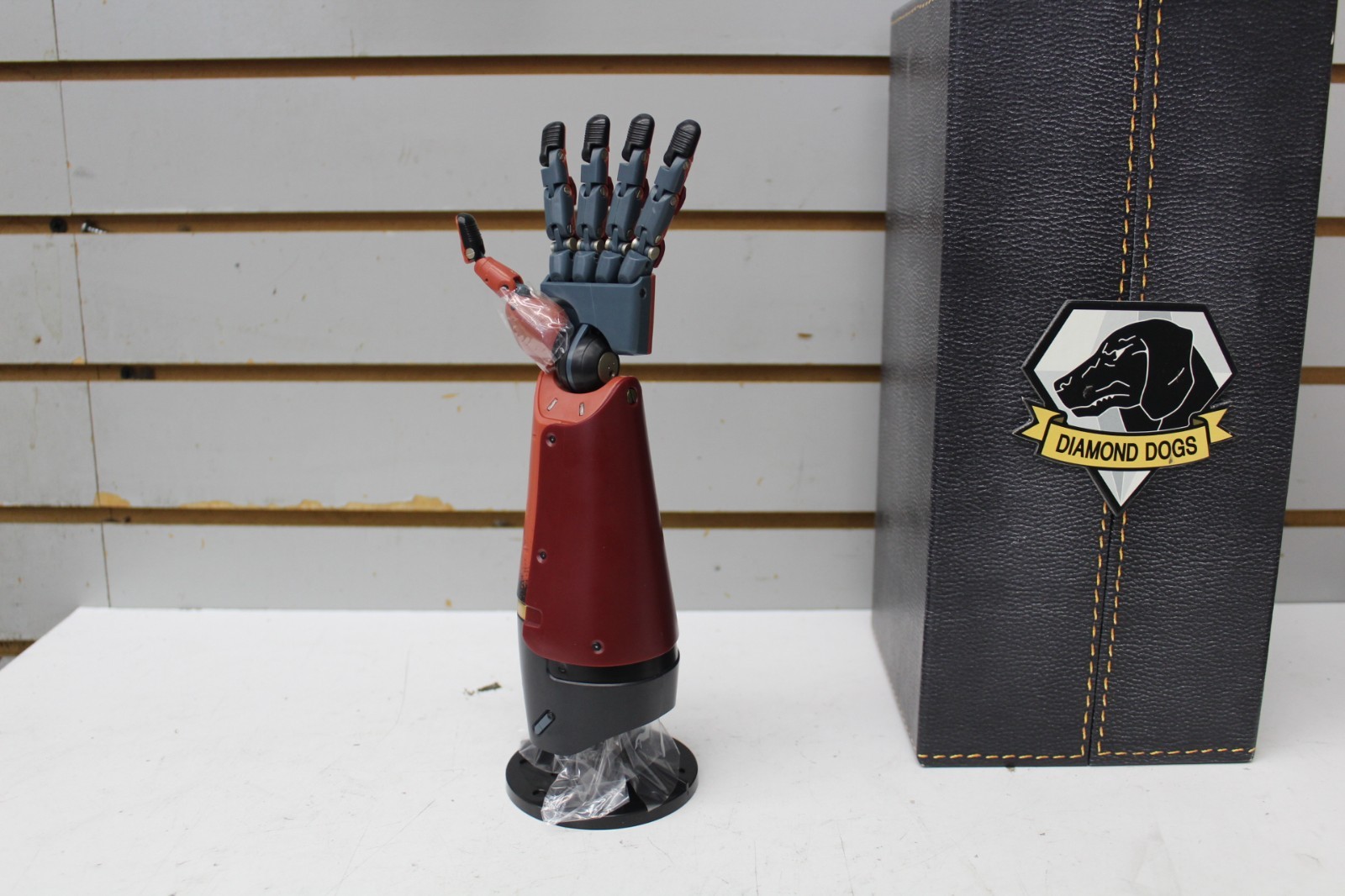 Metal Gear Solid V Phantom Pain Collector’s Edition Bionic Arm Diamond Dogs