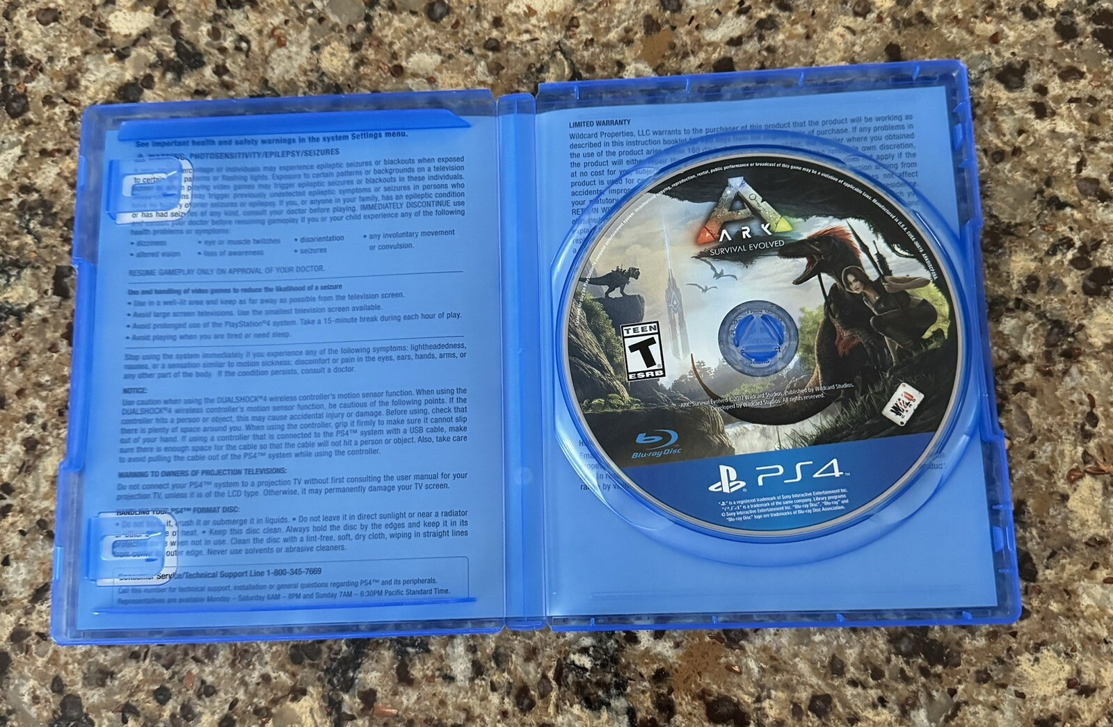 Ark: Survival Evolved (Sony PlayStation 4, 2017) – Studio Wildcard