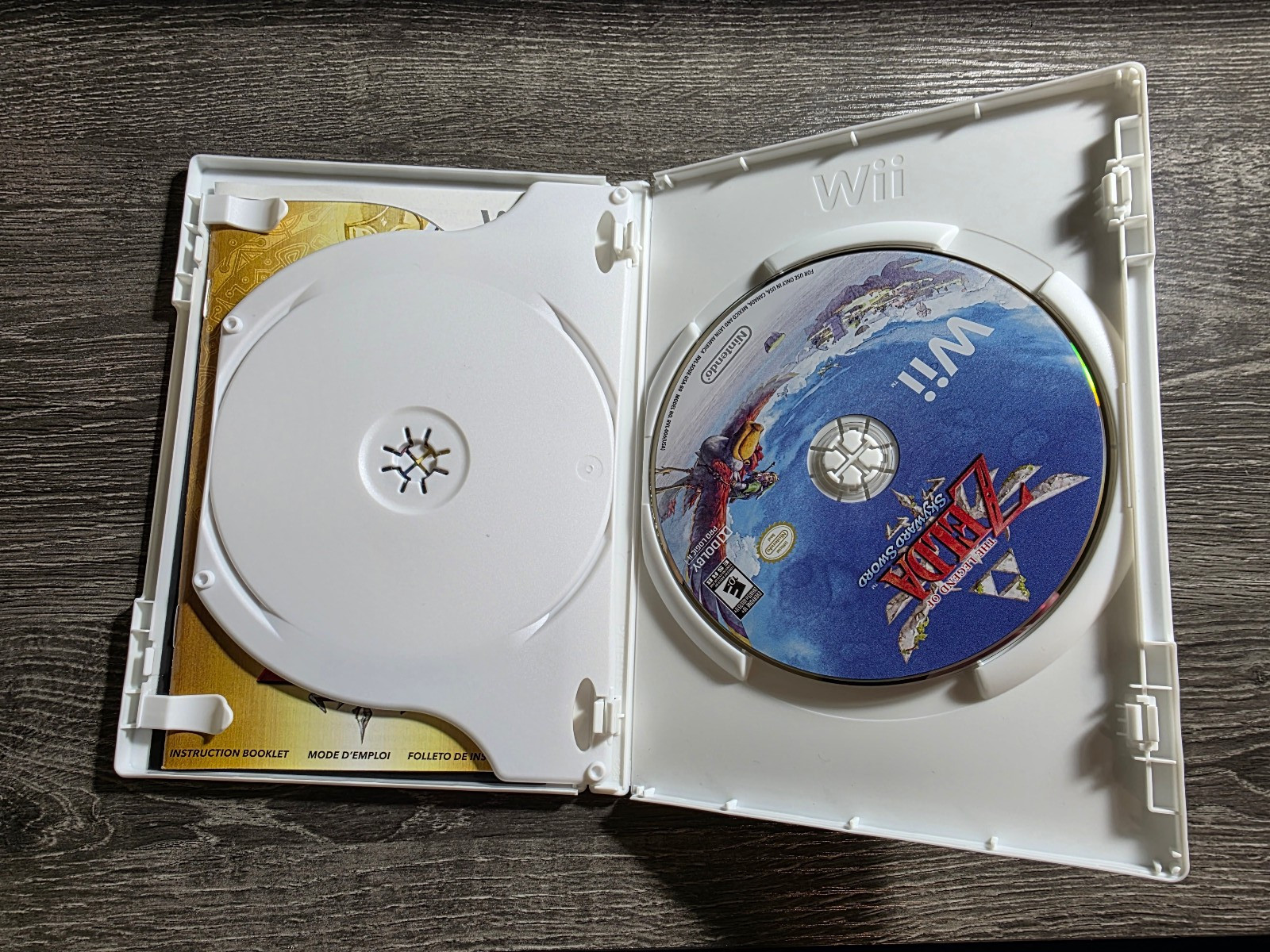 The Legend of Zelda: Skyward Sword (Nintendo Wii, 2011) Complete W/ Music CD CIB