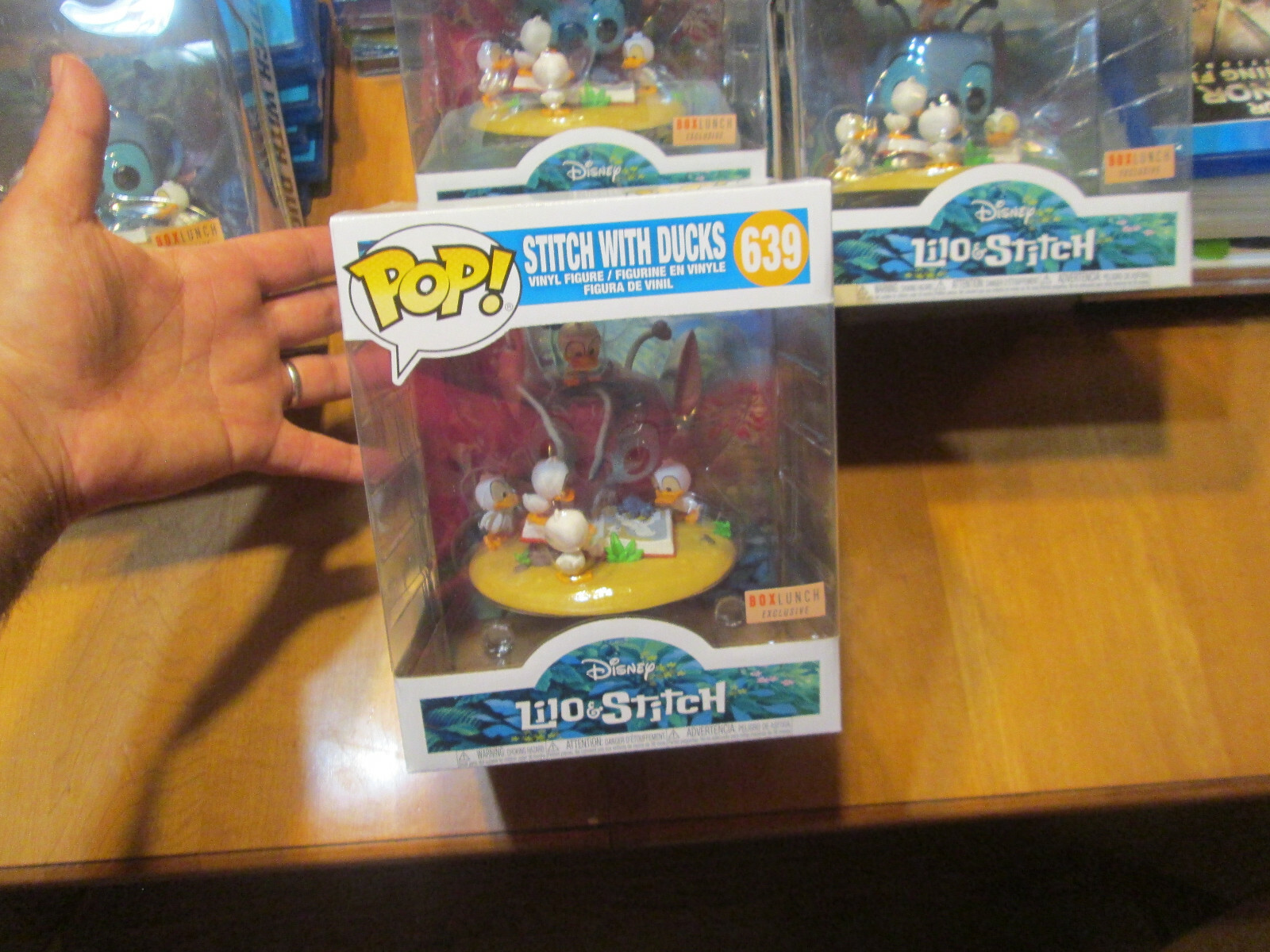 FUNKO POP DISNEY LILO & STITCH # 639 STITCH WITH DUCKS BOX LUNCH