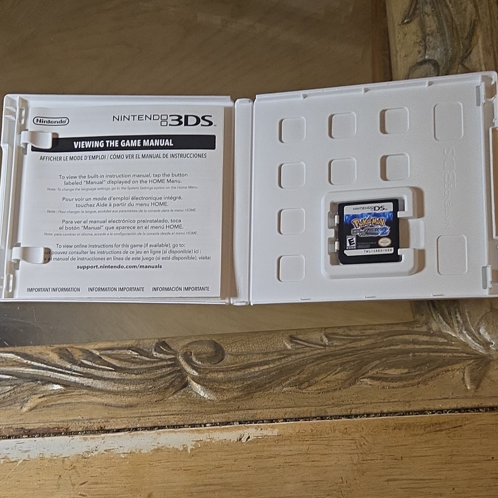 Nintendo Pokémon Black Version 2 Nintendo DS NTSC-U/C 2012 Case Manual