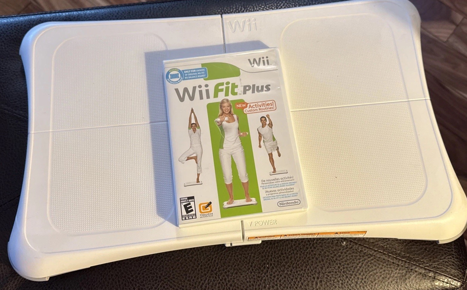 Wii Fit Plus Bundle (Nintendo 2007) Includes Balance Board, CIB Disc + Manual