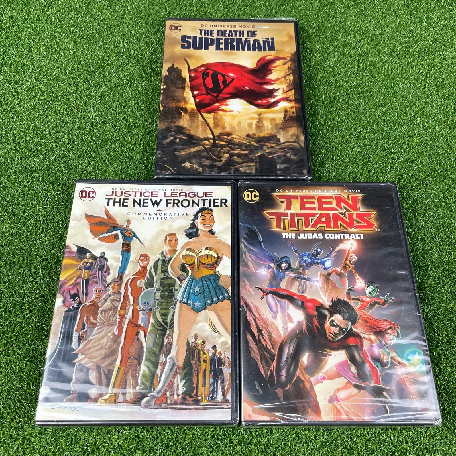 Lot of 3 DC Comics The Death of Superman Justice League New Frontier Teen Titans