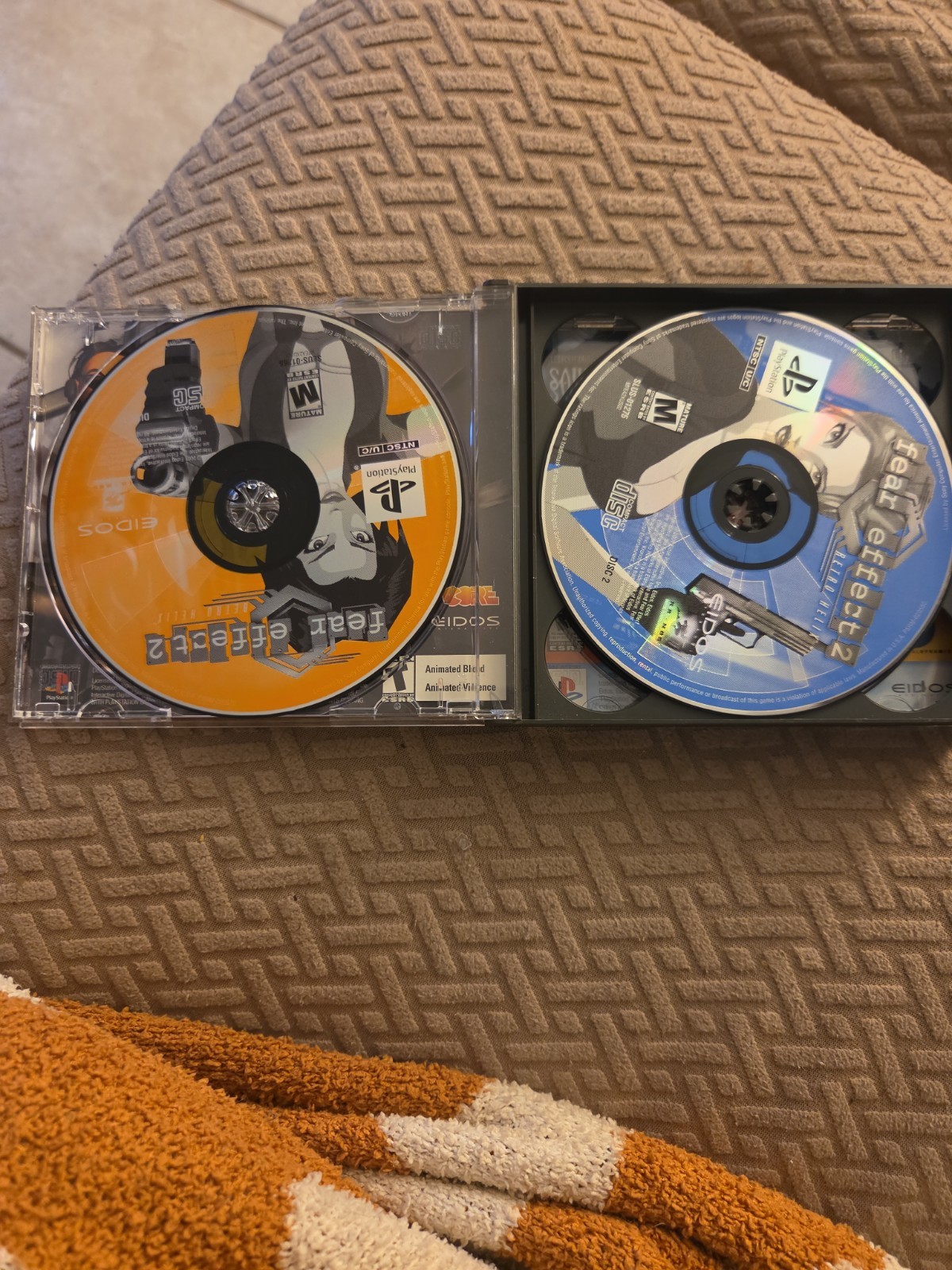 Fear Effect 2: Retro Helix Ps1 (Sony PlayStation 1, 2001)