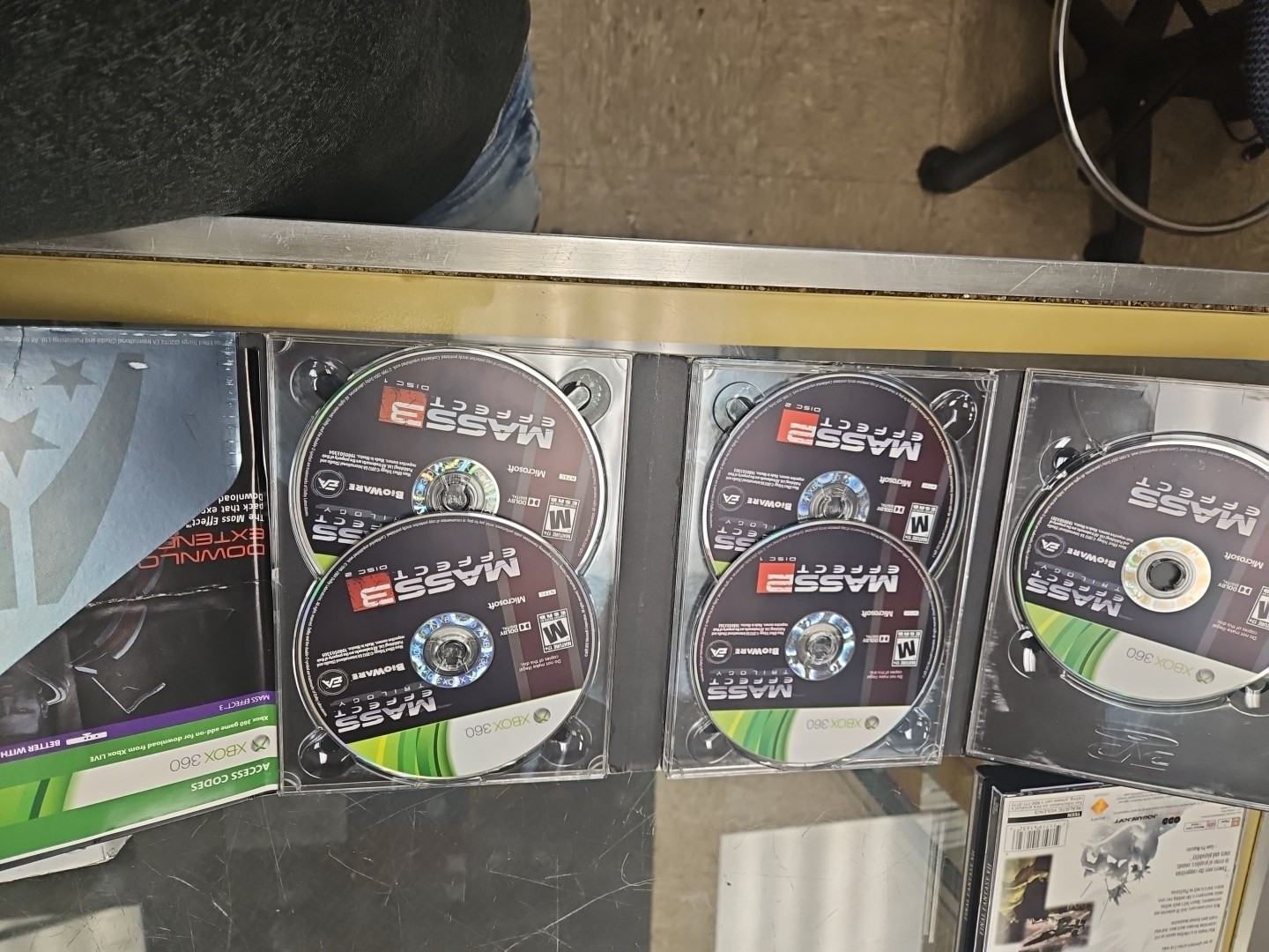 Mass Effect Trilogy (Microsoft Xbox 360, 2012) 5 Disc Set (250001)