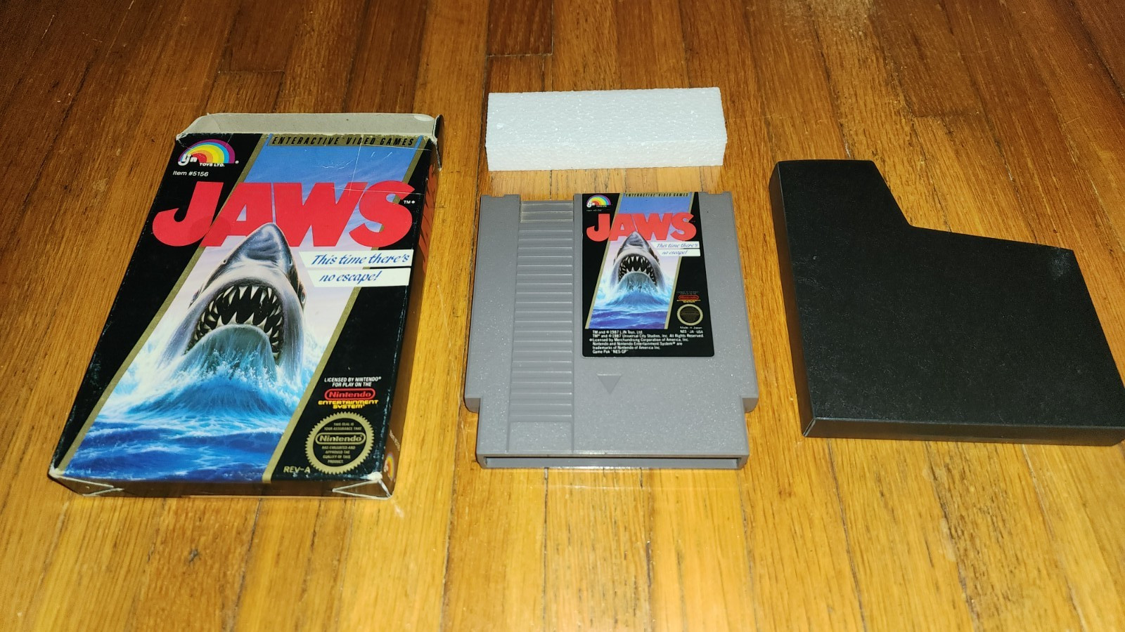 Jaws NINTENDO w/ Original Box TESTED WORKING Vintage NES Game