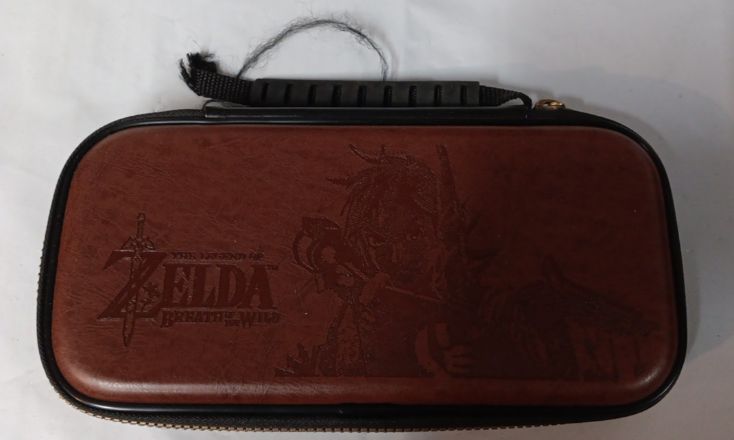 Nintendo Switch Deluxe Zelda Link Travel Case – Nintendo Switch (Broken Handle)