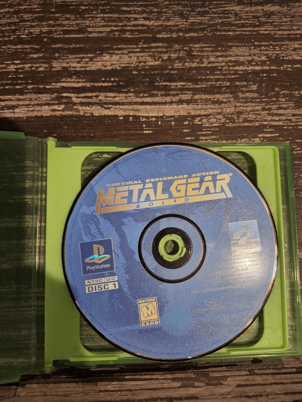 Metal Gear Solid Tactical Espionage Action (Sony Playstation, 1999) Discs only