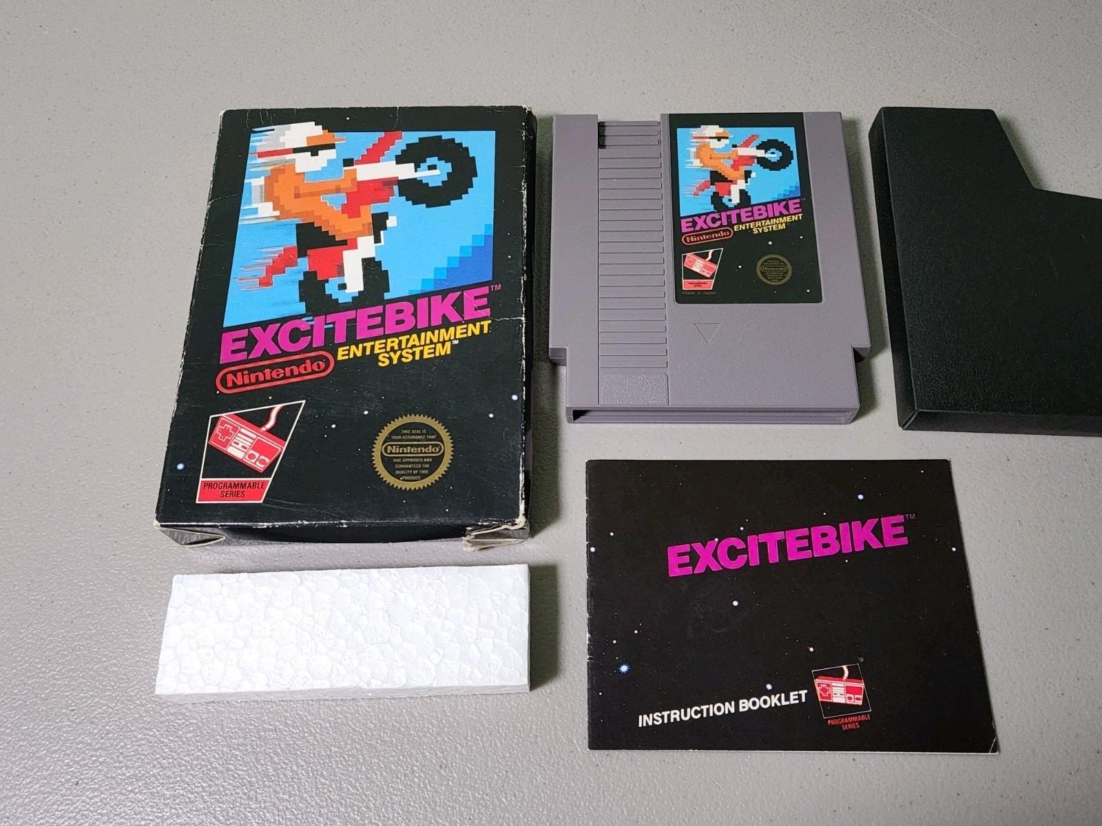 NES Excitebike (Nintendo NES, 1985) Complete CIB w/ Game Manual Box – Tested