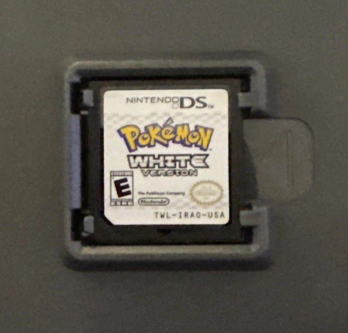 Pokemon White Version (Nintendo DS 2011) Complete Game w/Manual TESTED Authentic