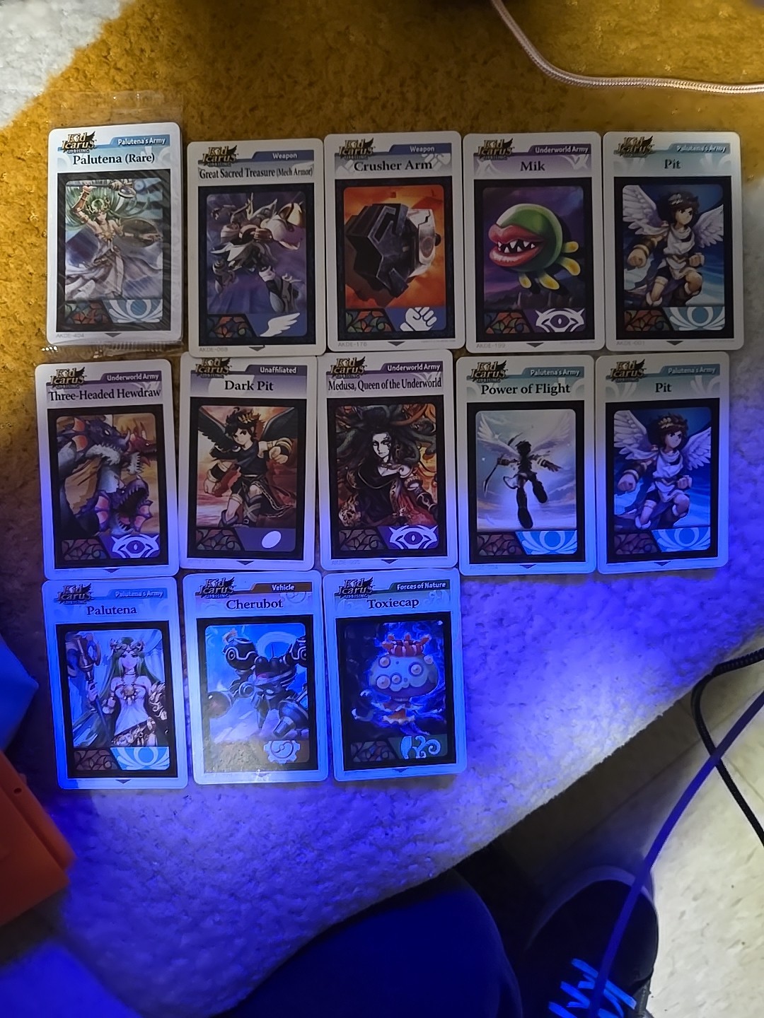Kid Icarus: Uprising Game, Guide,& 16 AR Cards (Nintendo 3DS, 2012)