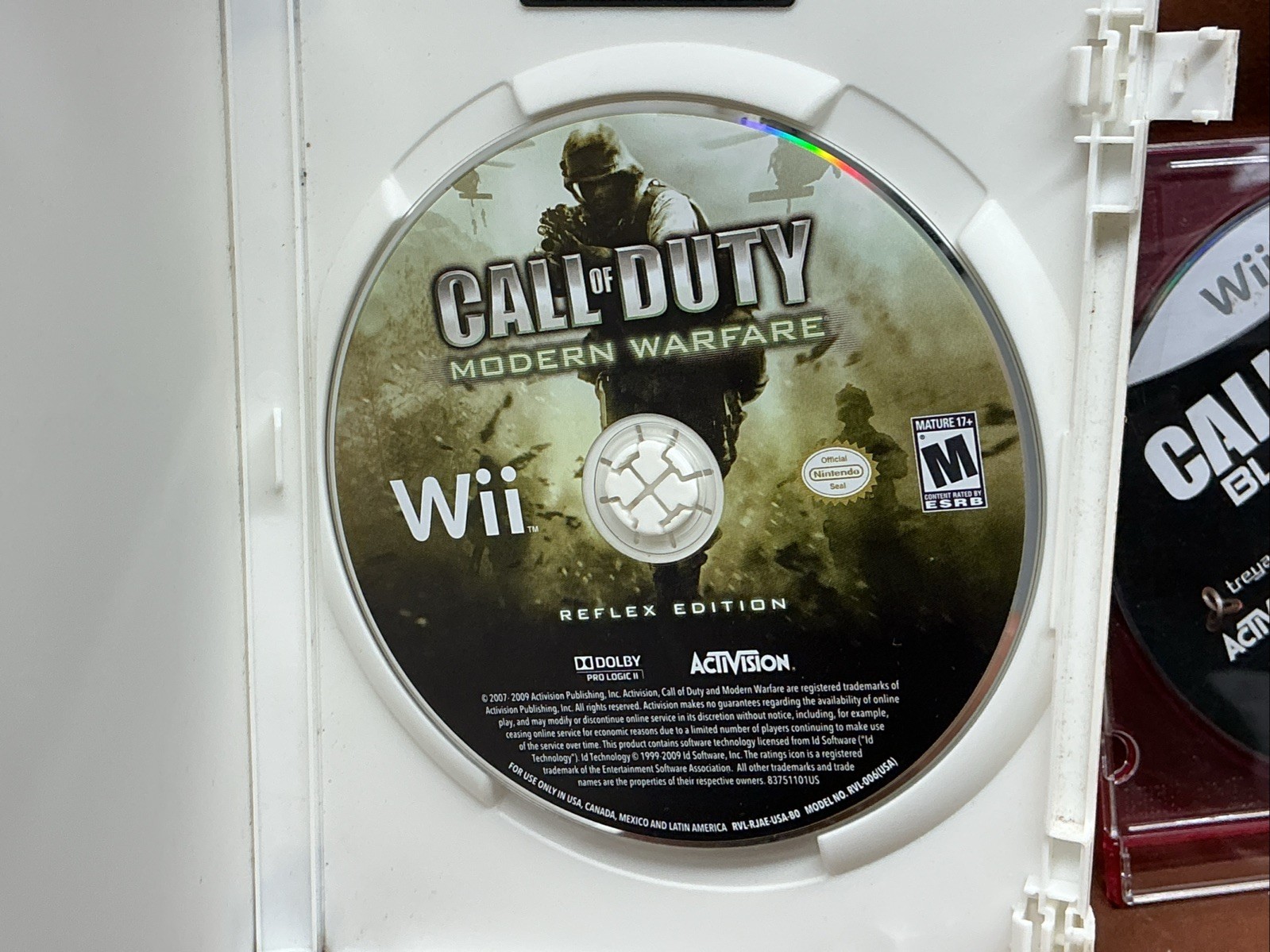 Shooting Games Bundle with 2 Zapper Guns- 4 Nintendo Wii Games￼