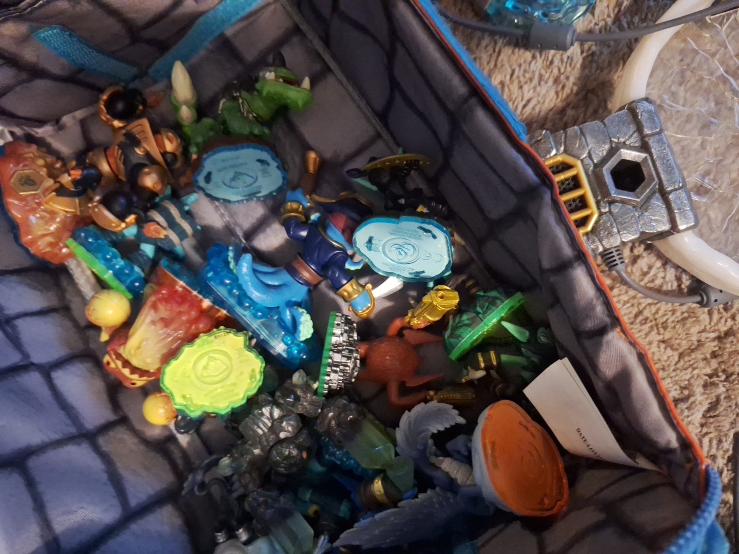 Miscellaneous Skylanders and Portals, Comes with bag. Will bargain