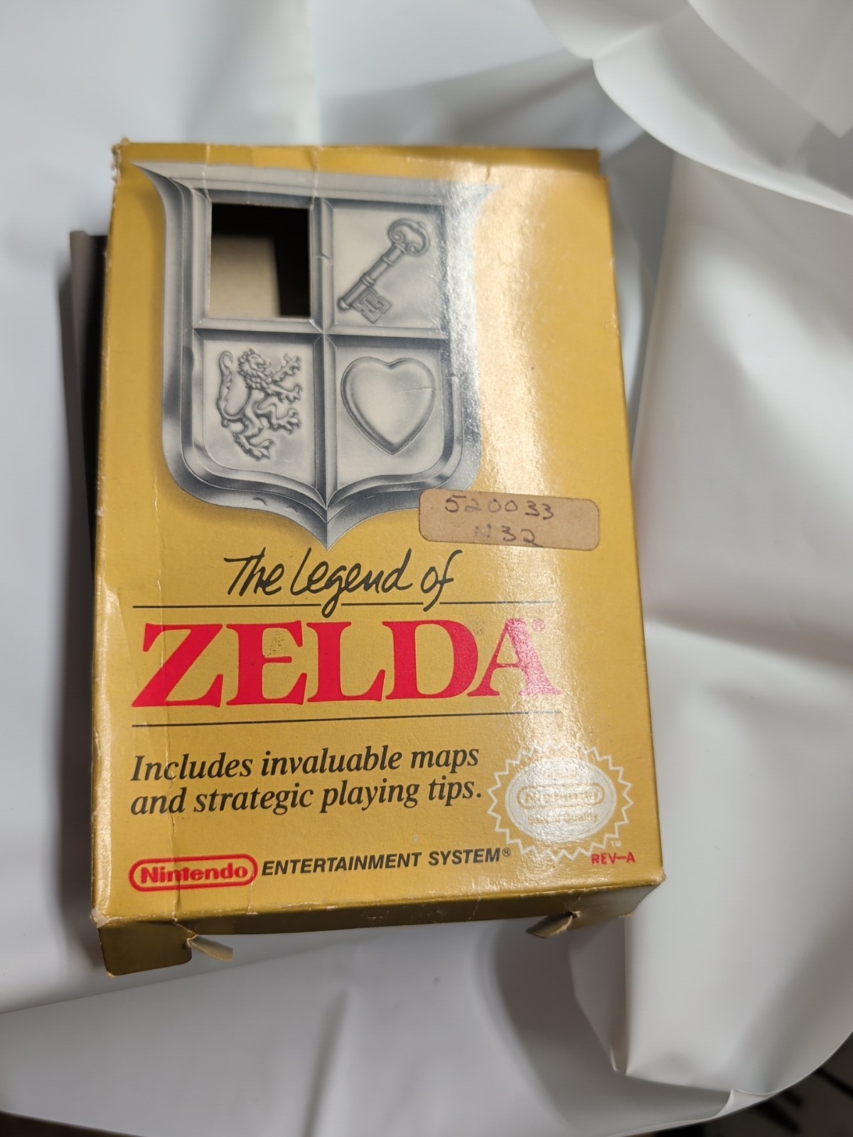 The Legend of Zelda NES In box with no inserts Game Barely Used Tested 1985