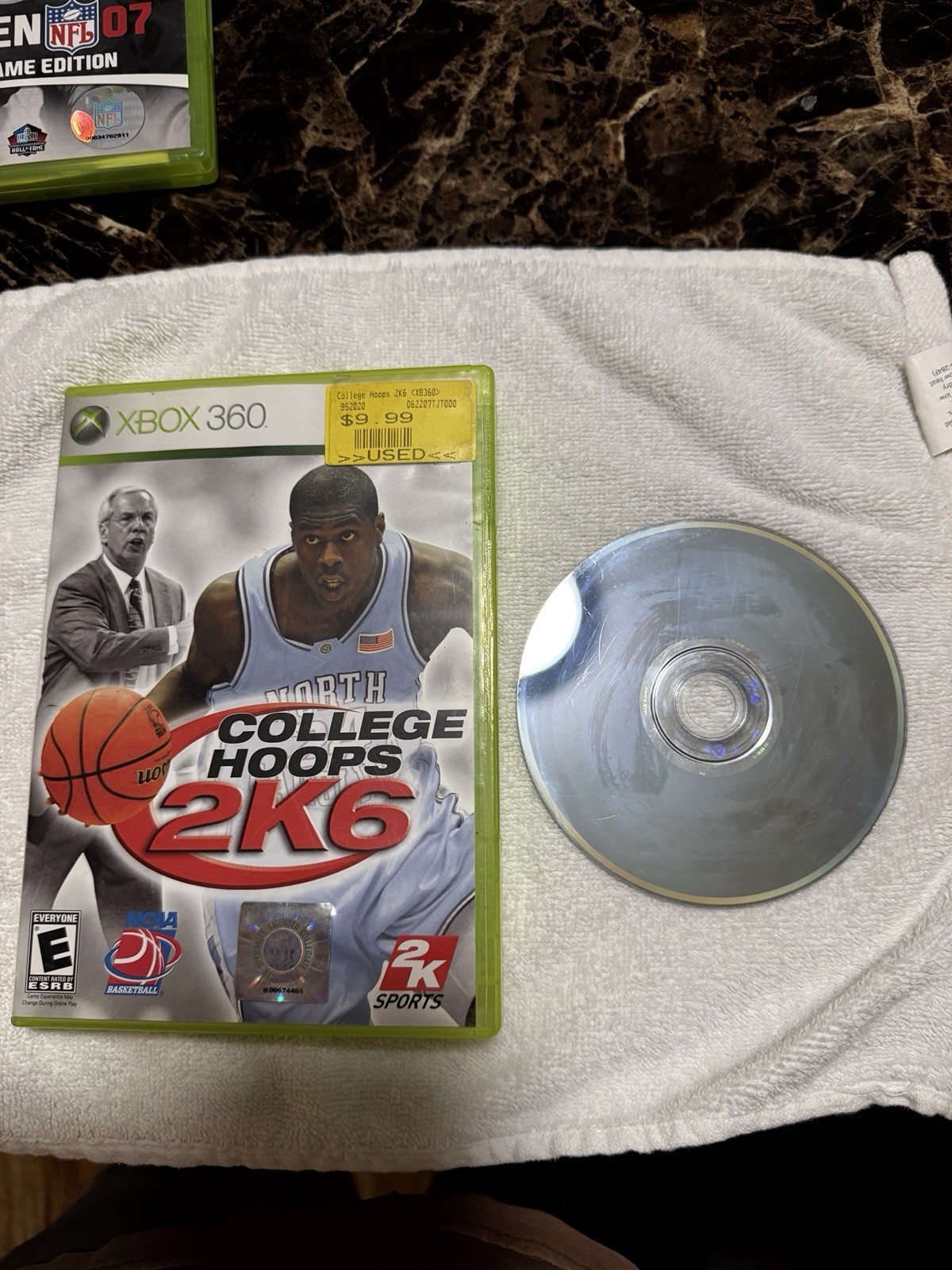 2 Xbox 360 Controllers + Madden 07/College hoops 2006