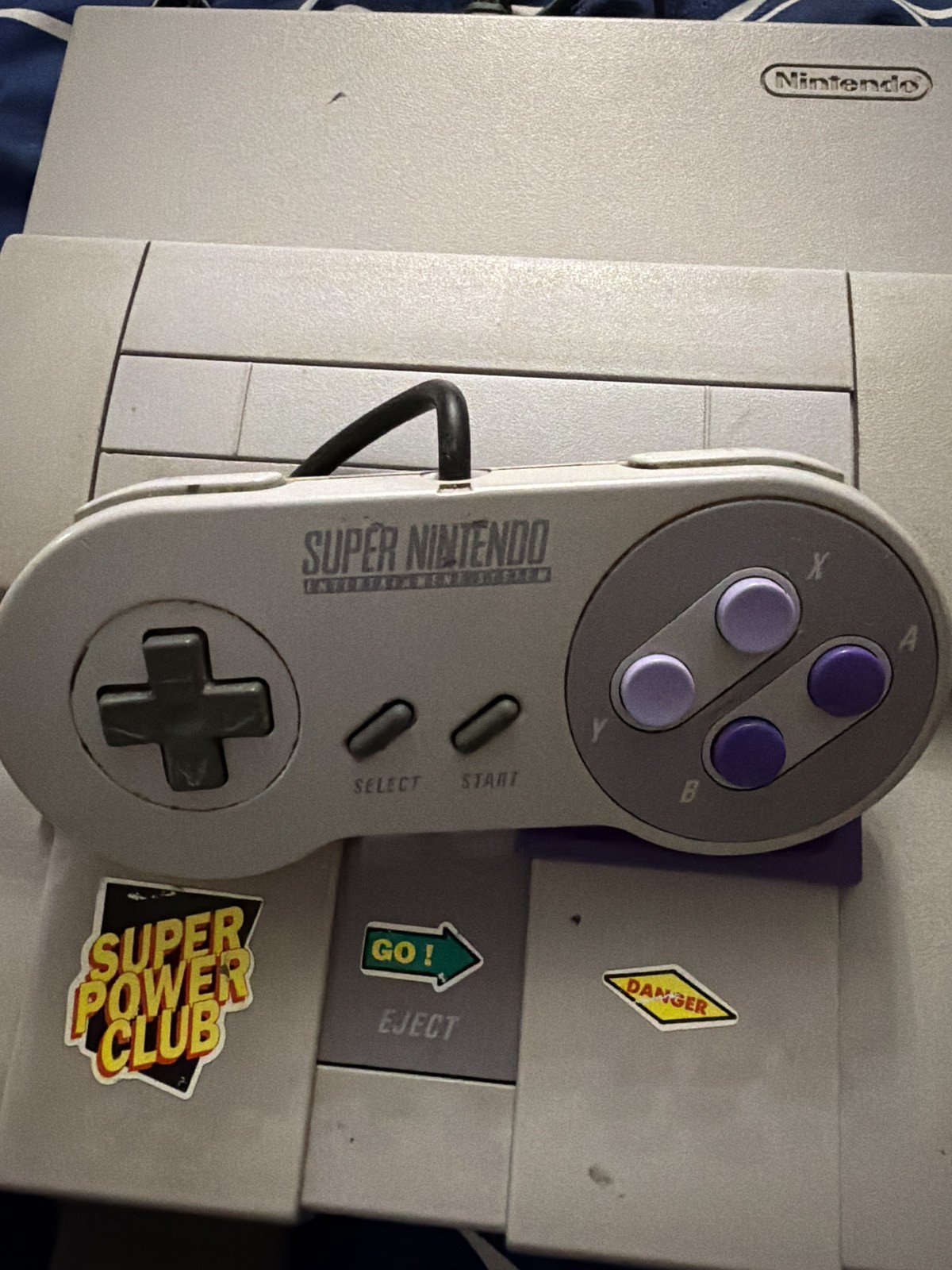 Nintendo SNS-101 Home Console – Gray one controller one game no power cord.