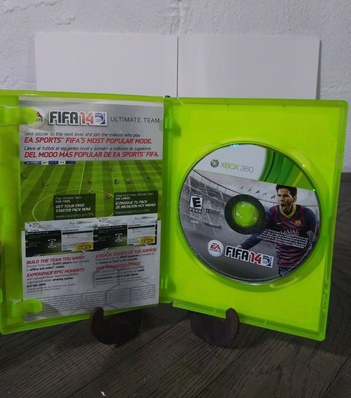 FIFA 14 (Microsoft Xbox 360) Game, Case, and Instruction Manual