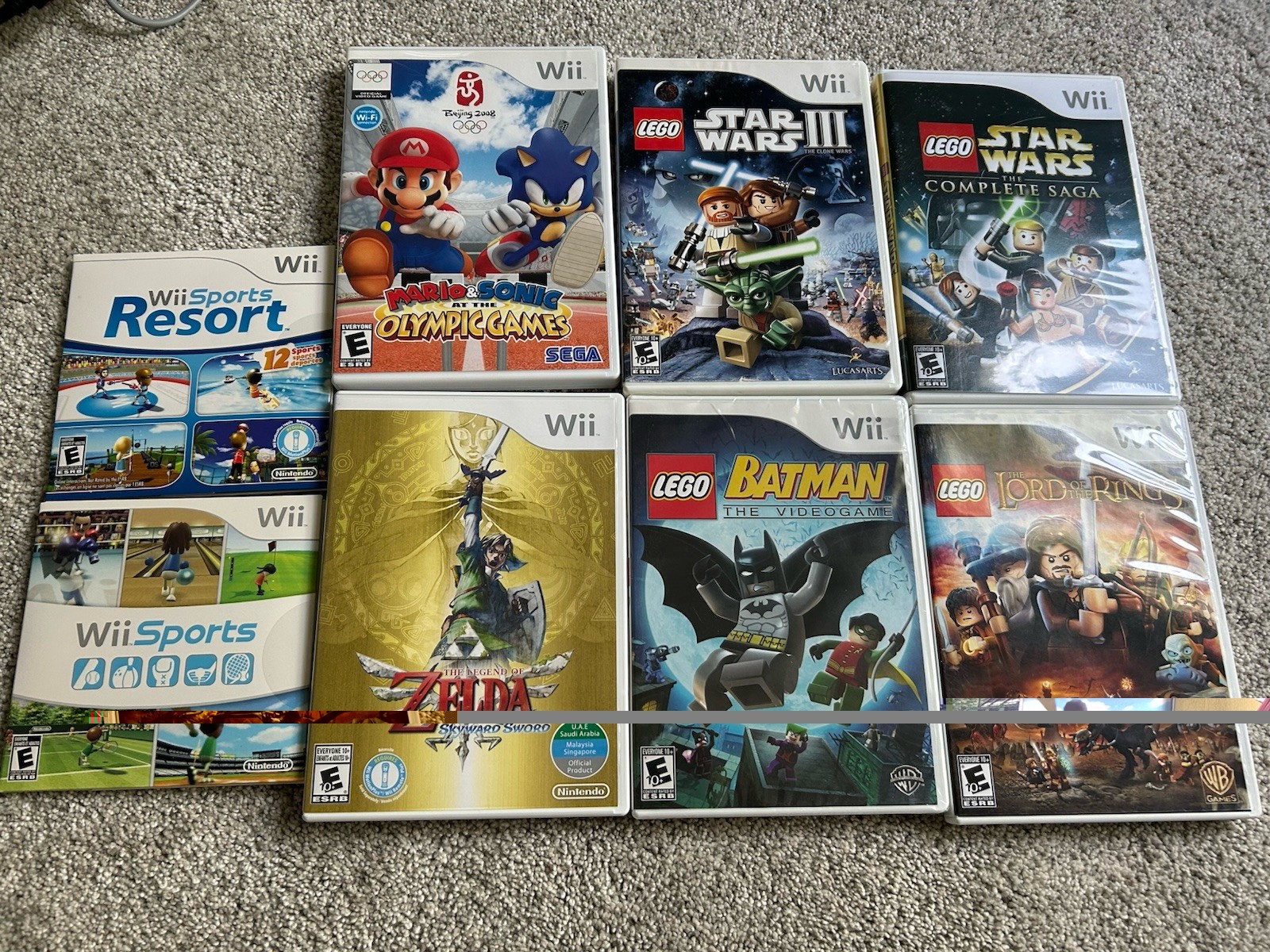 Nintendo Wii CIB W/ 2 Controllers + 8 Games Zelda , Wii Sports , Mario , Lego