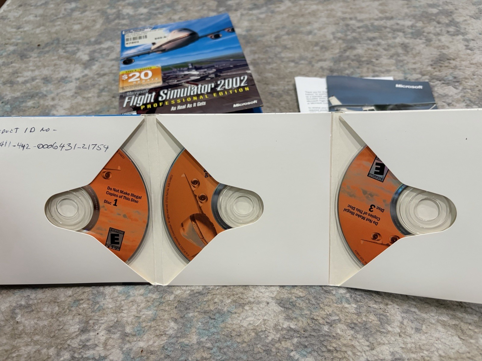 Microsoft Flight Simulator 2002 Professional Edition (Windows PC, 3-Disc Set)