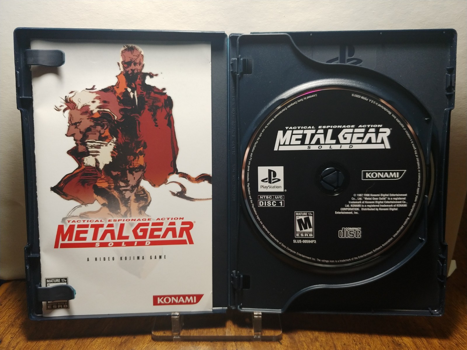 Metal Gear Solid Tactical Espionage Action Playstation PS1 Long Box CIB Complete