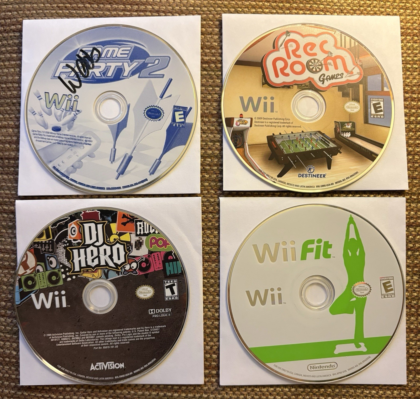 Wii Party Bundle (Wii Fit, DJ Hero, Game Party 2, REC Room Games)