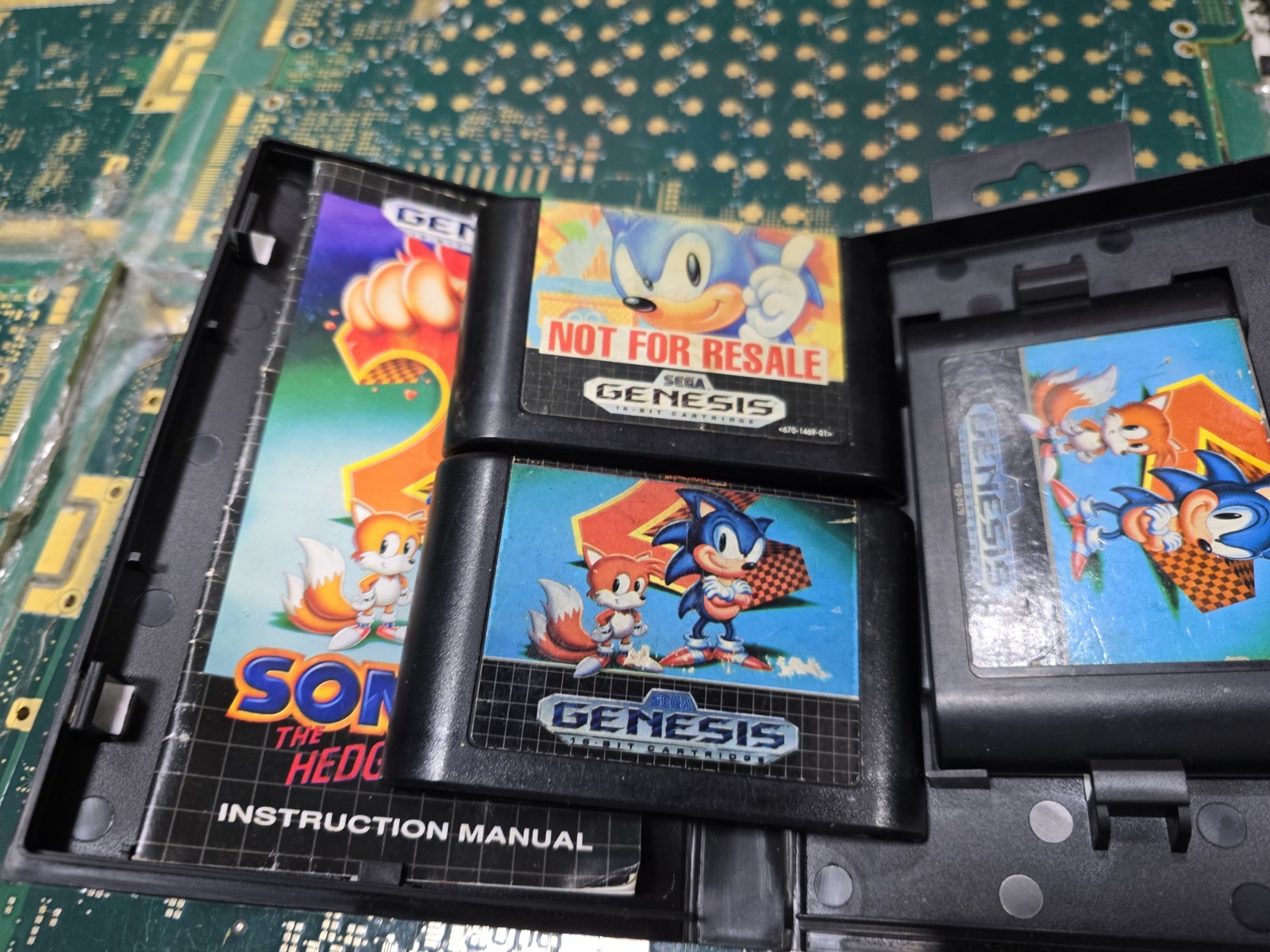 Sonic the Hedgehog 2 Sega Genesis x 2 & Original-UNTESTED- 1-CASE w/MANUAL-SEE