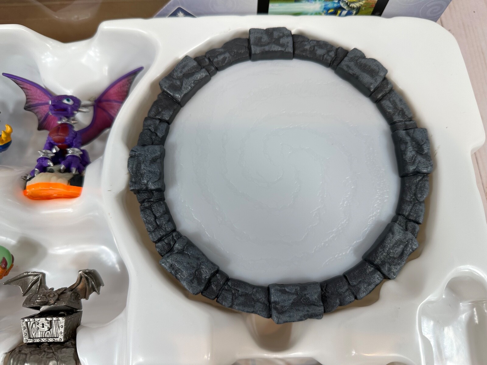 Skylanders Battlegrounds Mobile Starter Pack for iPod/iPad/iPhone Portal+Figures