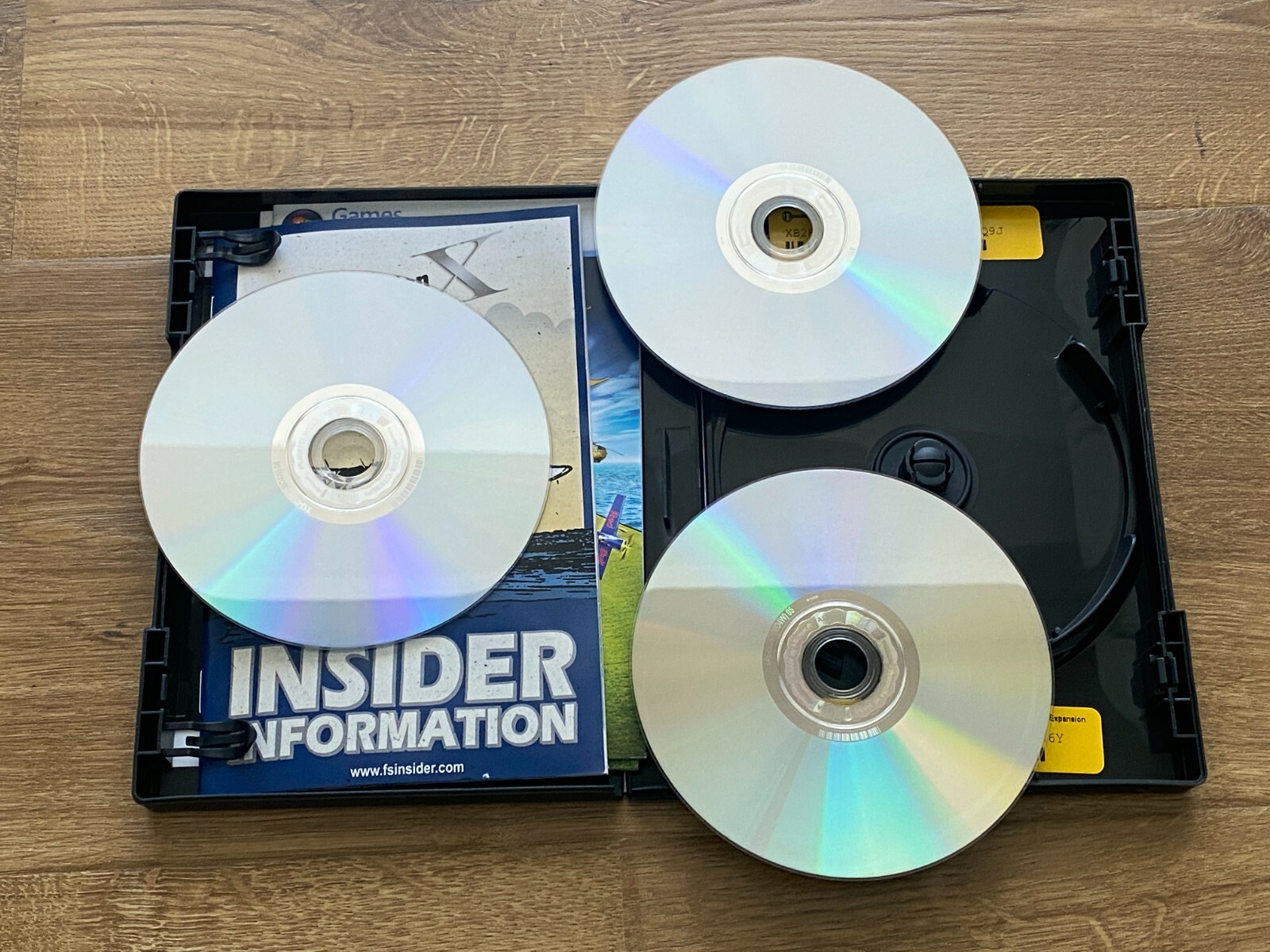 Microsoft Flight Simulator X Gold Edition PC – 3 Discs w/ Acceleration Expansion