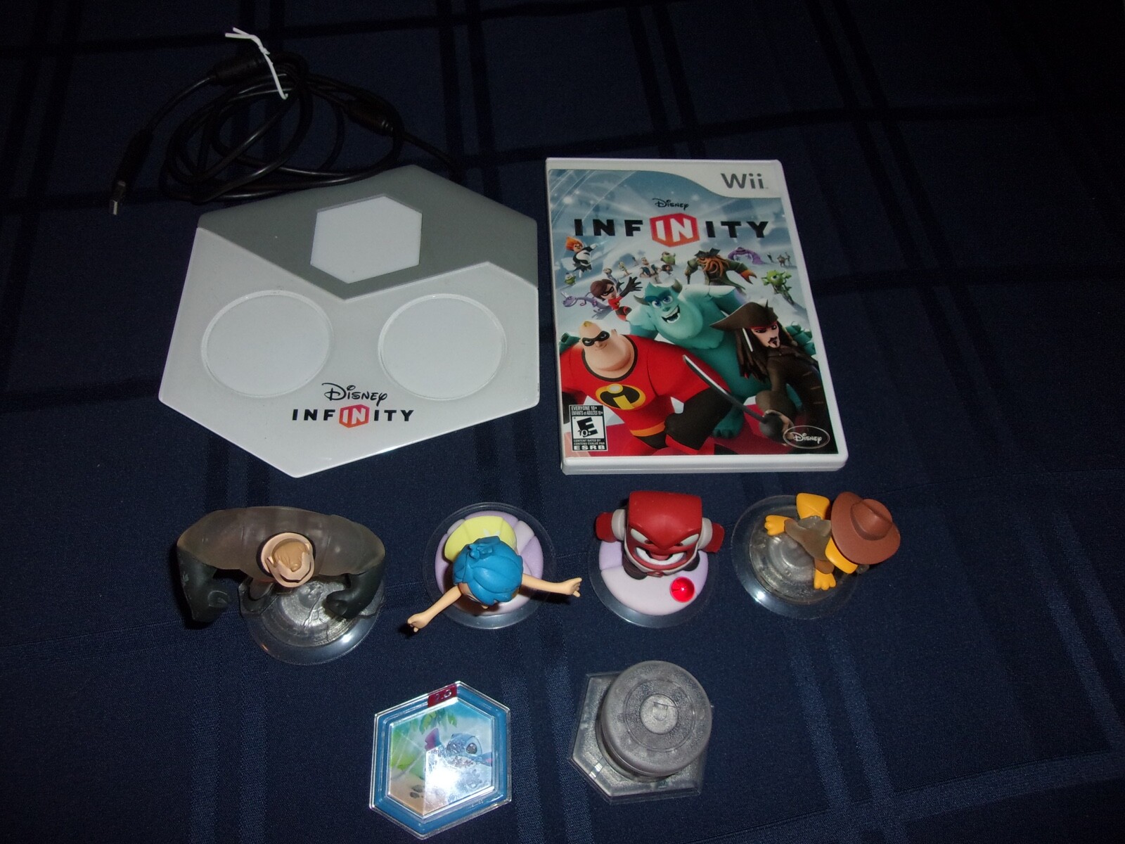 Disney Infinity 3.0 PORTAL GAME NINTENDO WII LOT 6 crystal MISC FIGURES 2.0