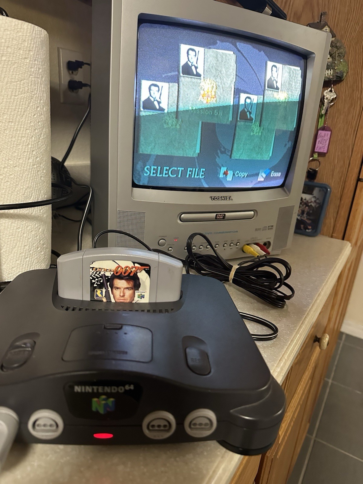 GoldenEye 007 (Nintendo 64 N64) Cartridge James Bond FPS Multiplayer 1997
