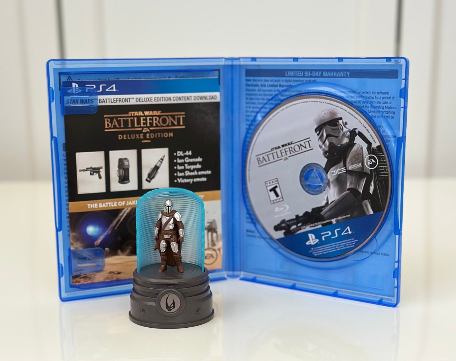Star Wars Battlefront + Mandalorian Figurine Toy – PlayStation 4 (PS4)