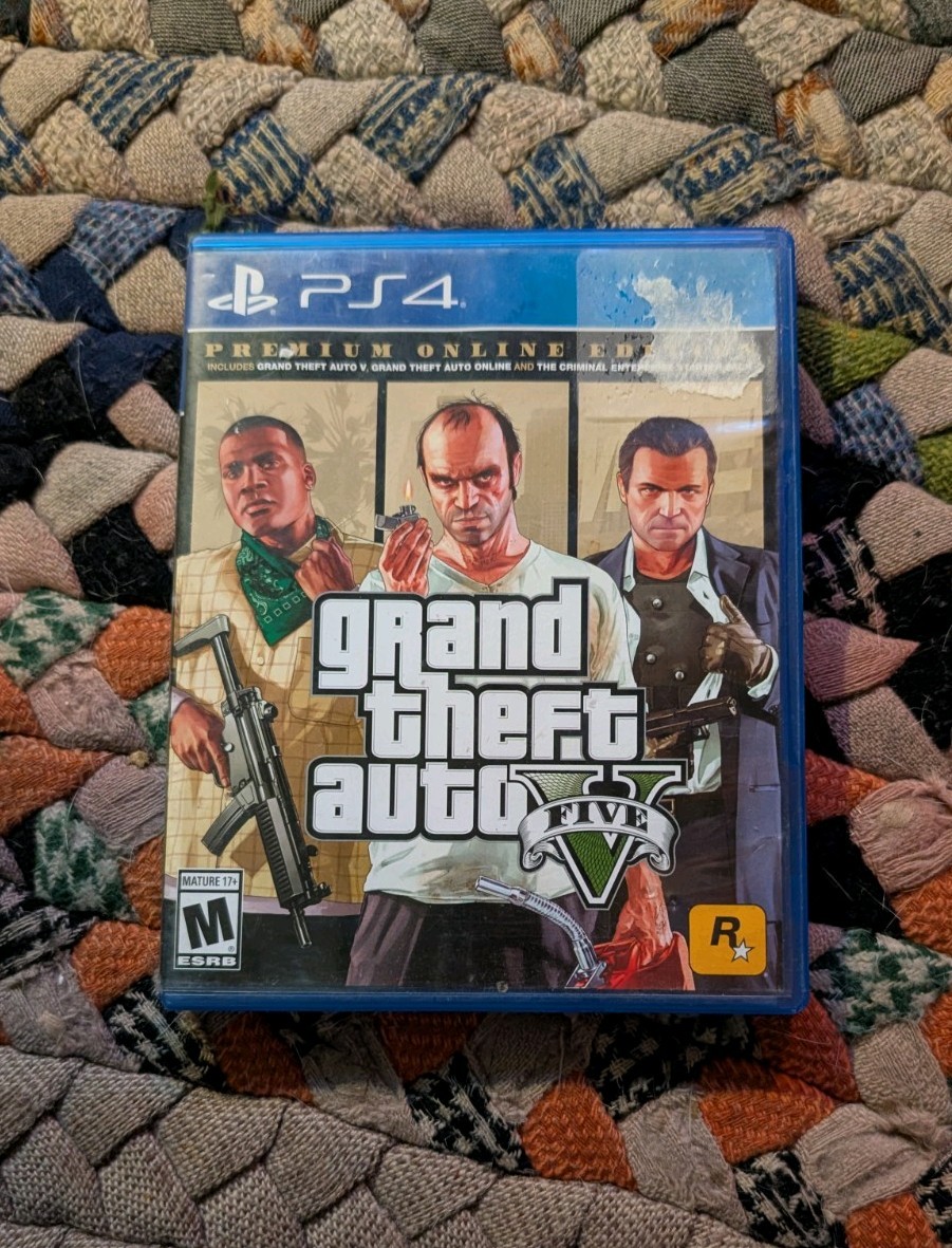 Grand Theft Auto v Premium Online Edition Sony PlayStation 4 Pre-owned