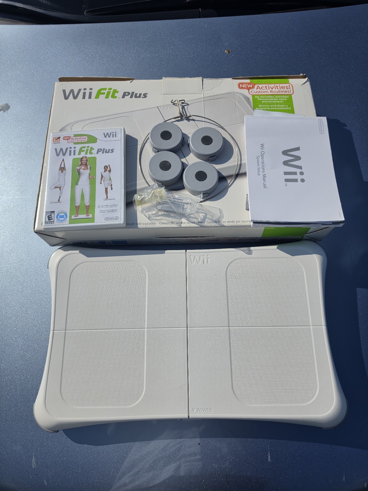 Nintendo Wii Fit Fitness Balance Board White W/ legs & 2 Wii Fit Game in Box