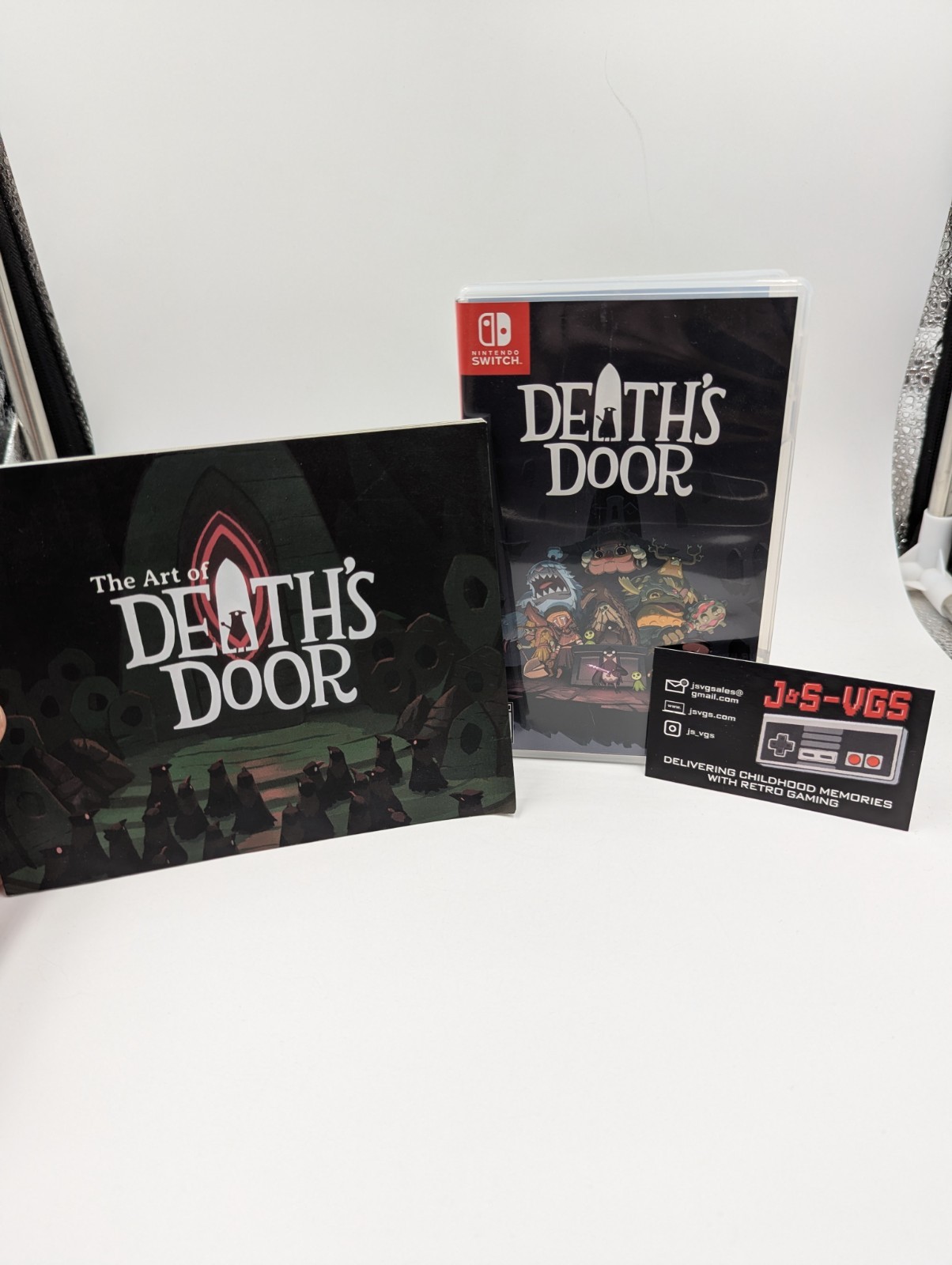 Death’s Door Switch – Complete in Case w/ Art Book – Tested – Authentic
