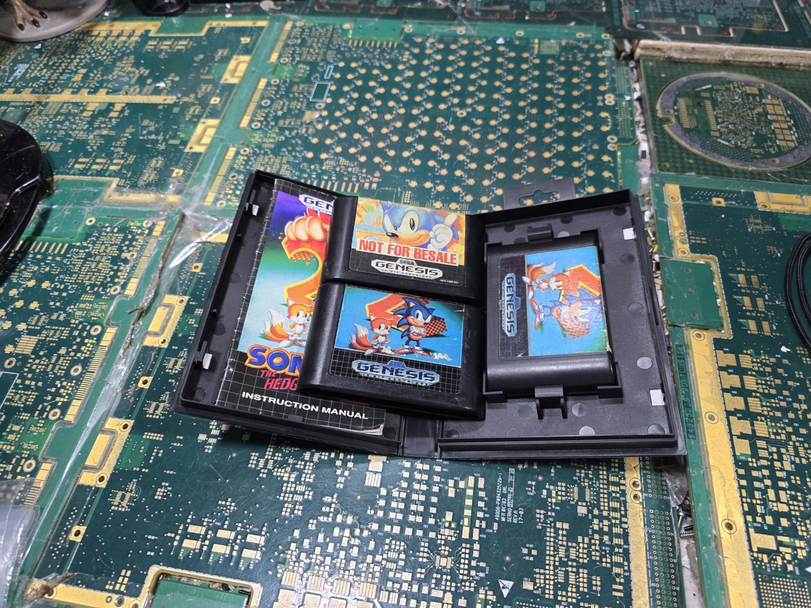 Sonic the Hedgehog 2 Sega Genesis x 2 & Original-UNTESTED- 1-CASE w/MANUAL-SEE