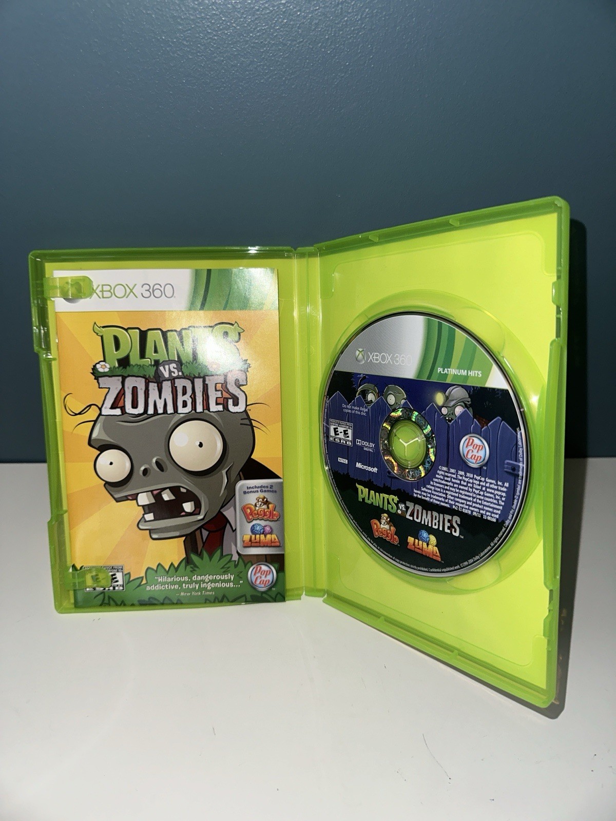 Plants vs. Zombies (Microsoft Xbox 360, 2010) CIB W/ Manual + Zuma & Peggle