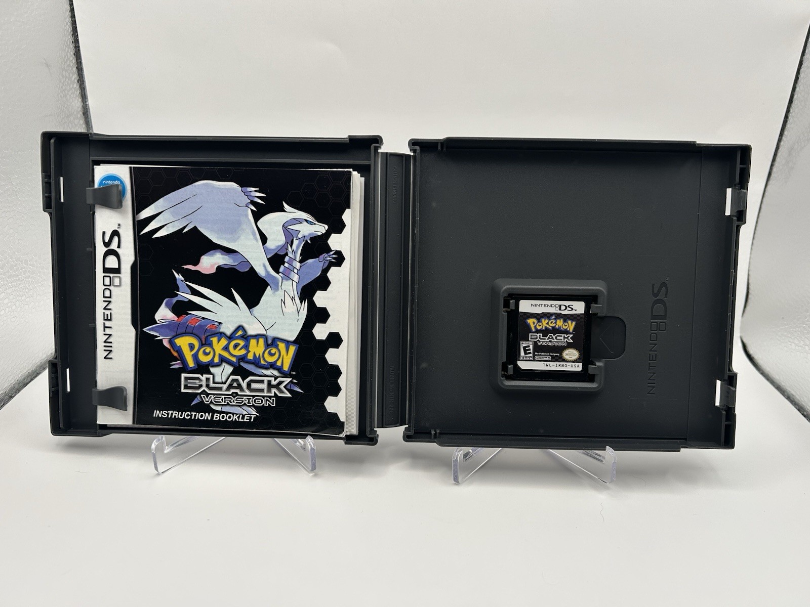 Pokémon Black and White Versions CIB Nintendo DS Authentic