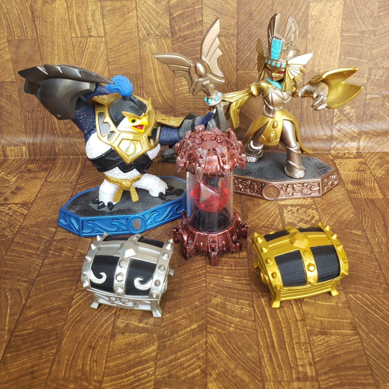 Nintendo Wii U Skylanders Imaginators Game w/ Portal Crystal 2 Figures 2 Chests