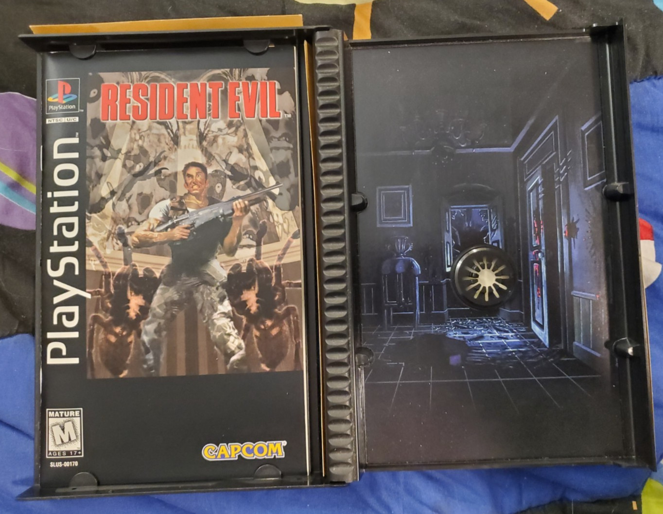 Resident Evil PS1 Long Box: Black Director’s Cut Disc, Reg Card, Manual, Tested