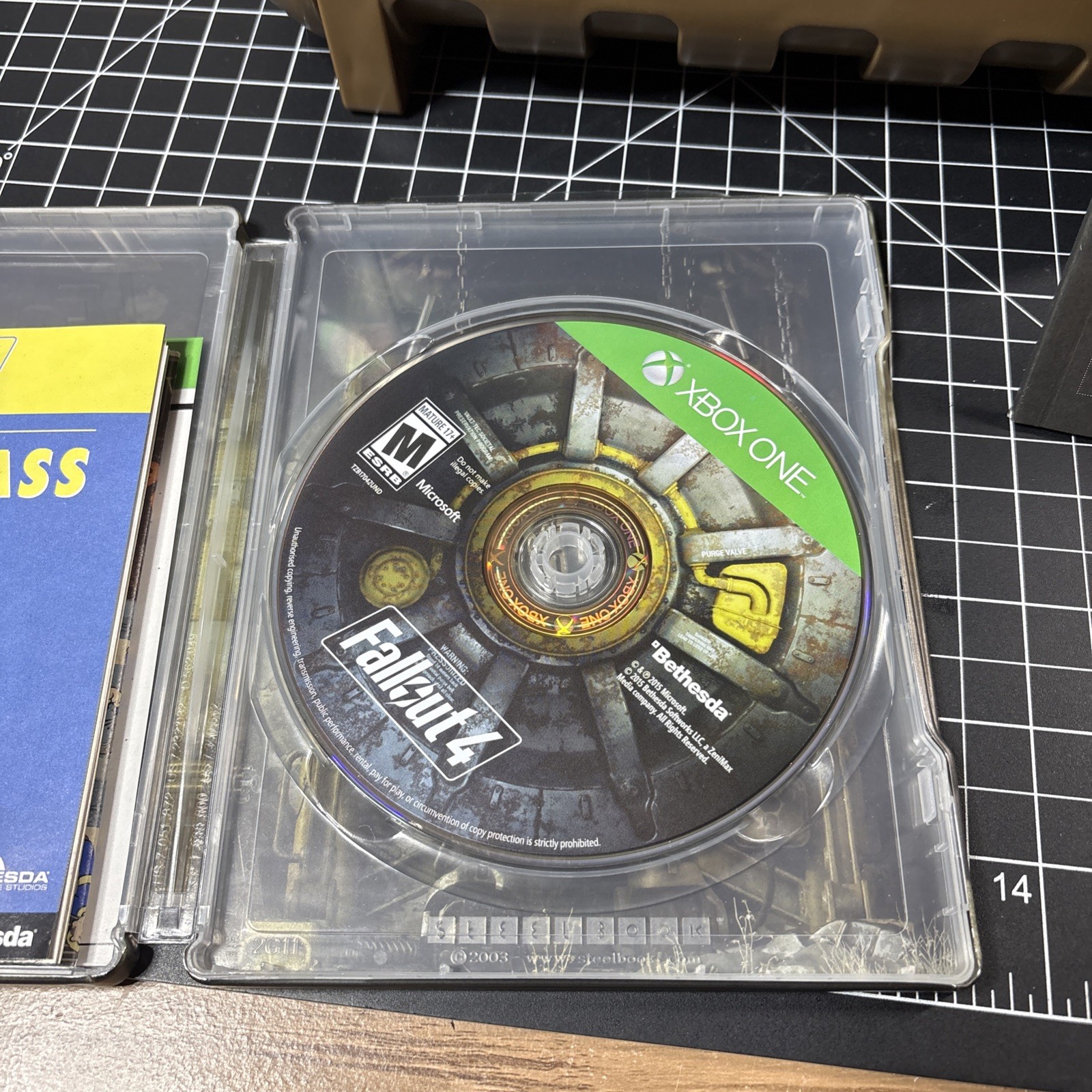 Fallout 4 Pip-Boy Edition Xbox One Collectors Wearable Replica 3000 Steelbook