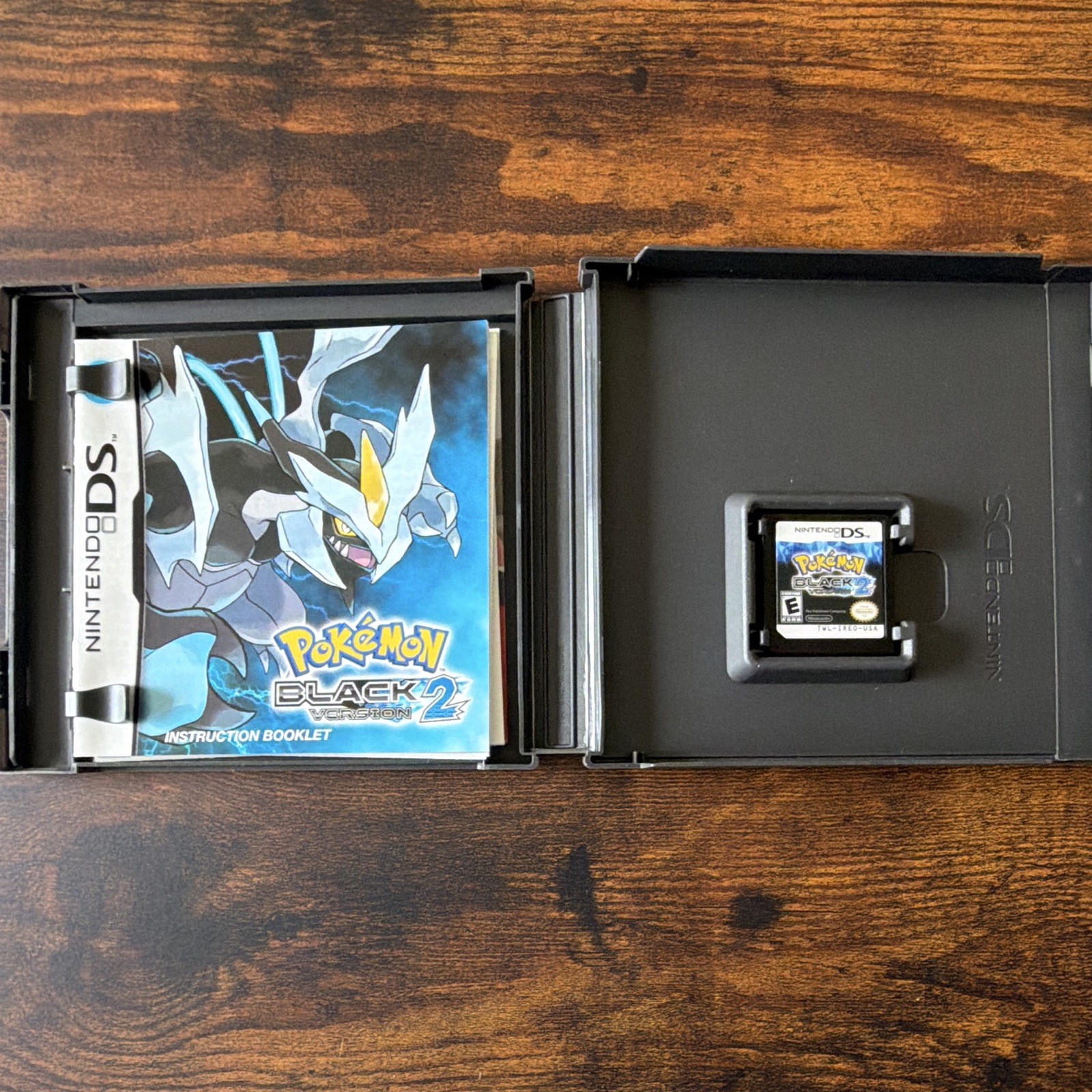 Nintendo Pokémon Black Version 2 DS w/ Case Manual E Rated NTSC-U/C 2012