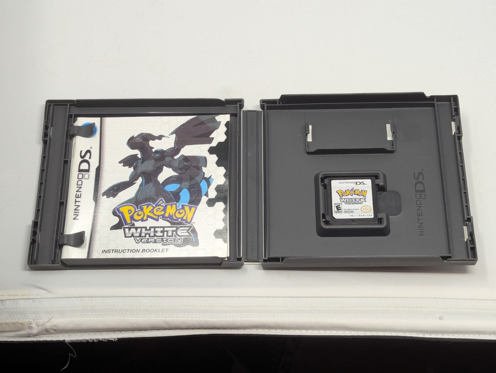 Pokemon White Version Authentic Nintendo DS 2011 Complete Cib Tested Fast Ship B
