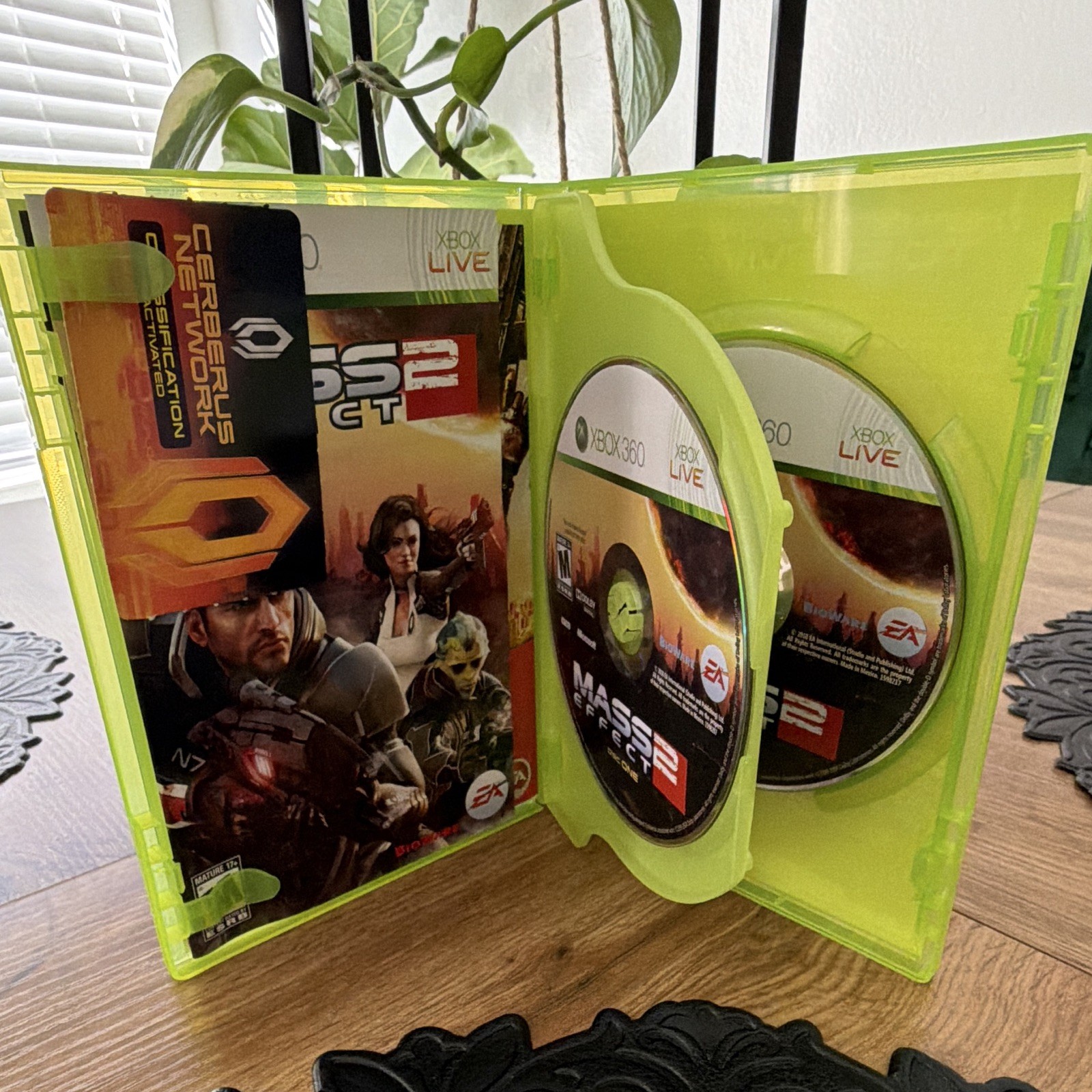 Electronic Arts Mass Effect 2 Microsoft Xbox 360 Complete w/ Manual, 2 Discs, M