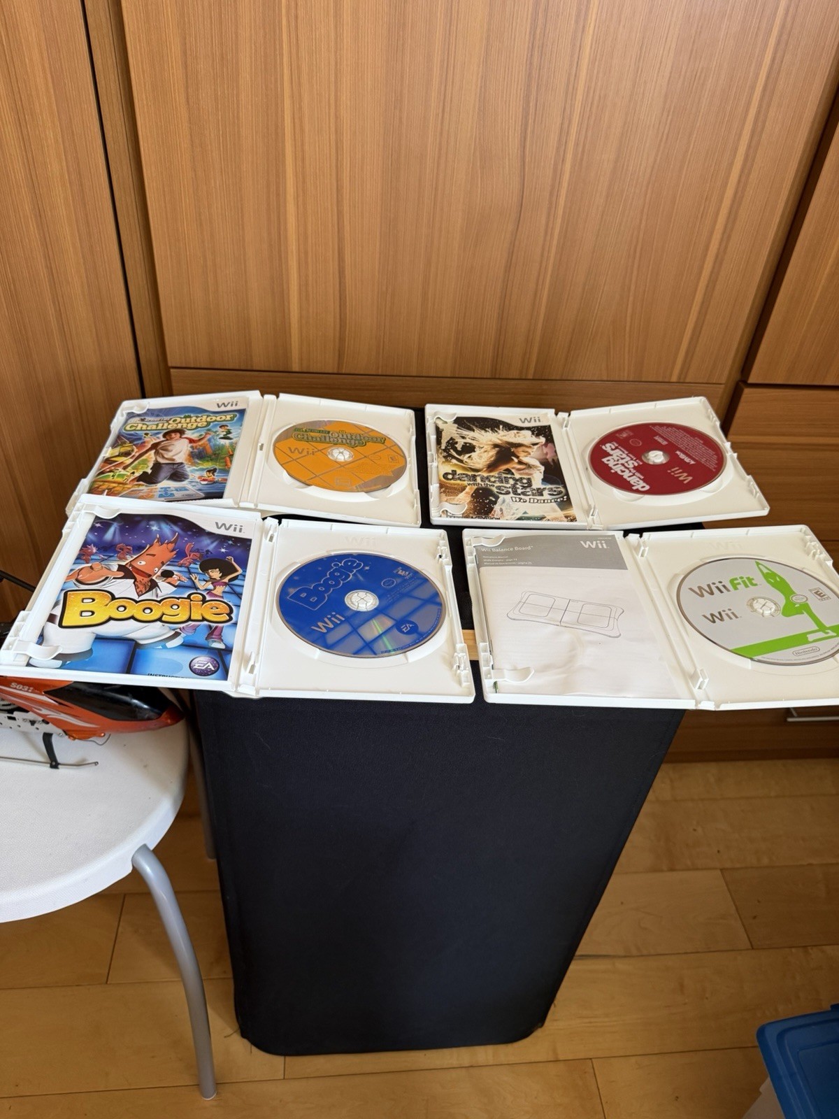 Nintendo Wii Game Bundle Assorted Games 8-Pack Mario kart is removed
