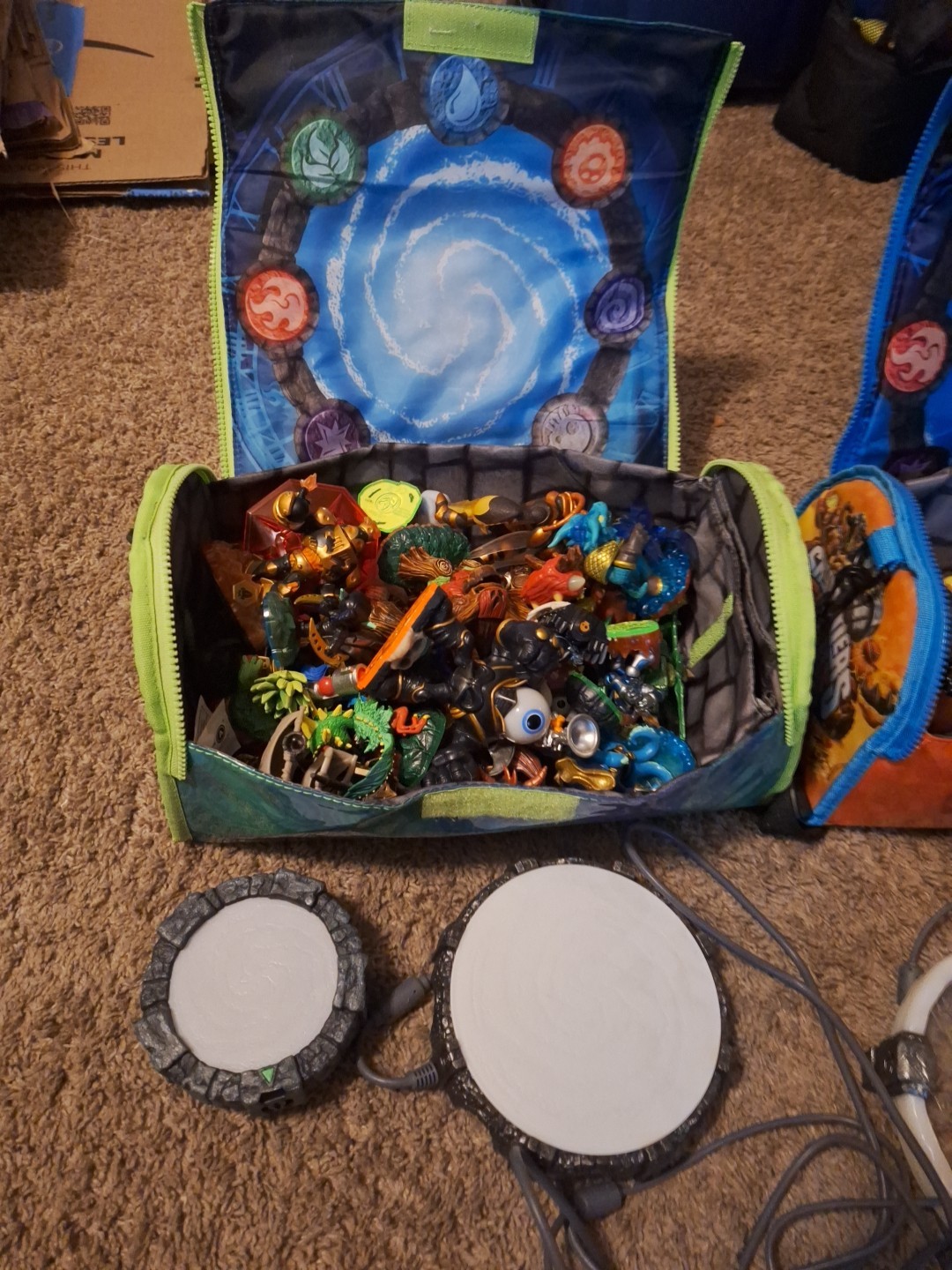 Miscellaneous Skylanders and Portals, Comes with bag. Will bargain