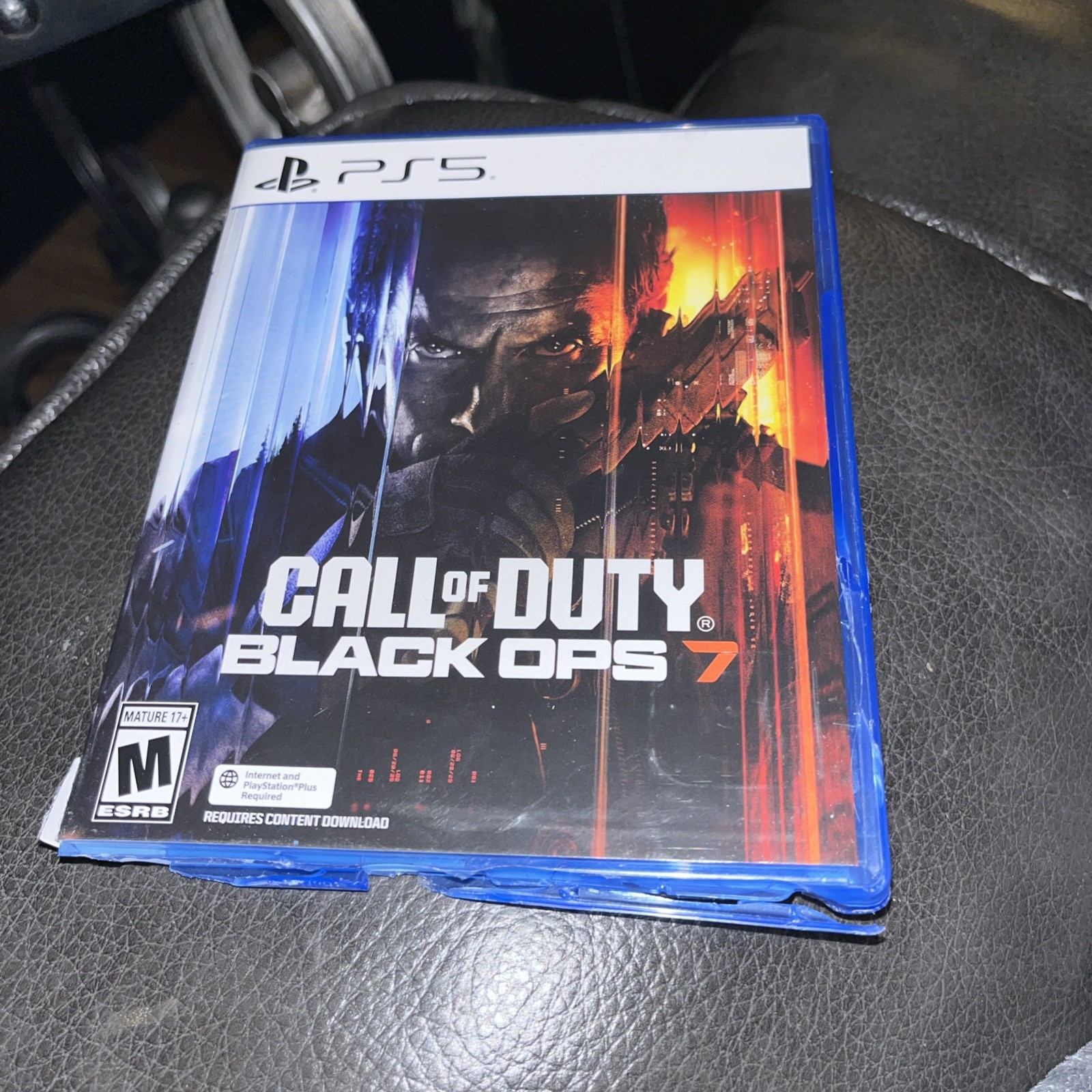 Call Of Duty Black Ops 7 for Playstation 5. box is damaged. New.