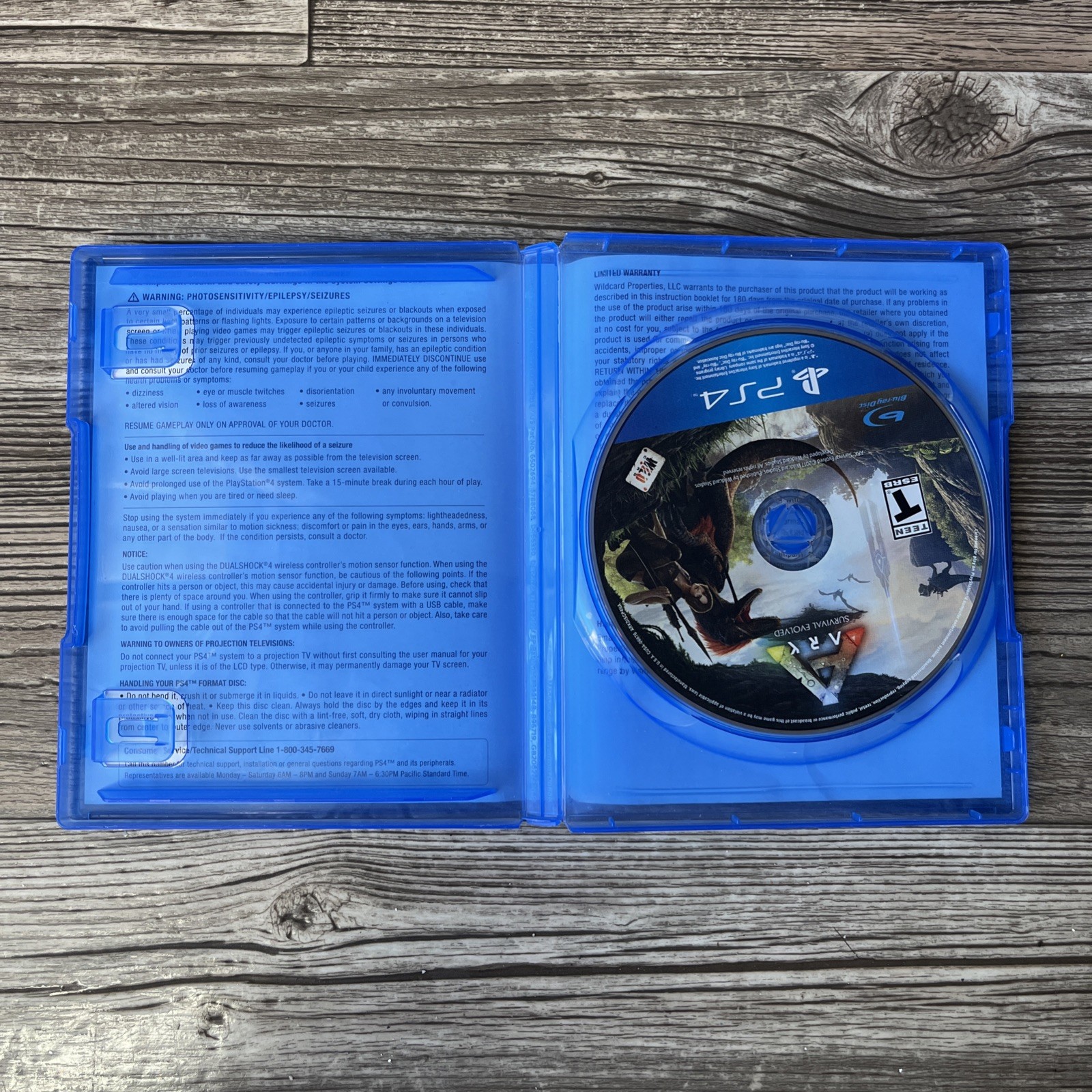 Studio Wildcard Ark: Survival Evolved (Sony PlayStation 4, 2017)